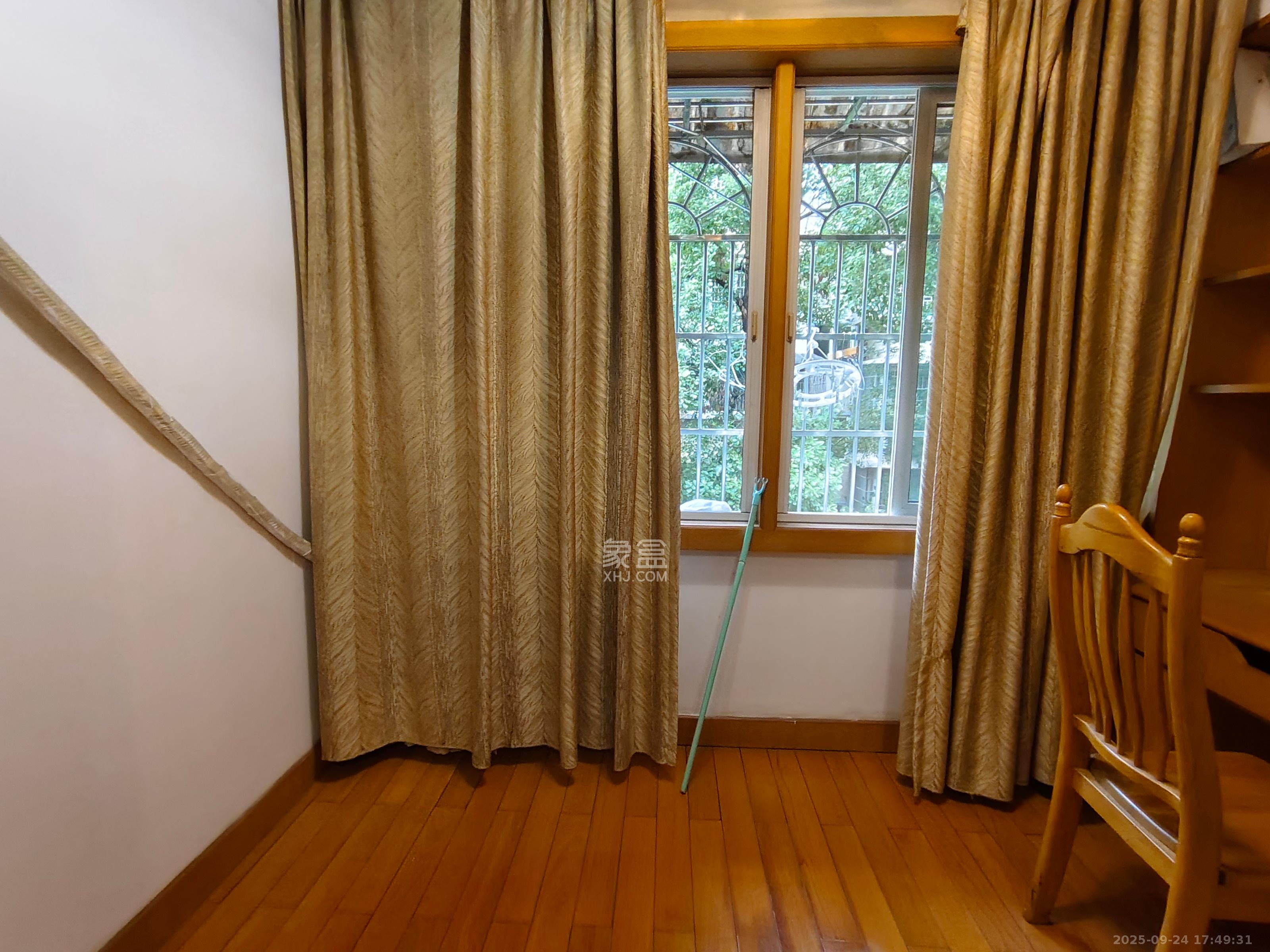 电信花园  3室2厅2卫    2200.0元/月室内图