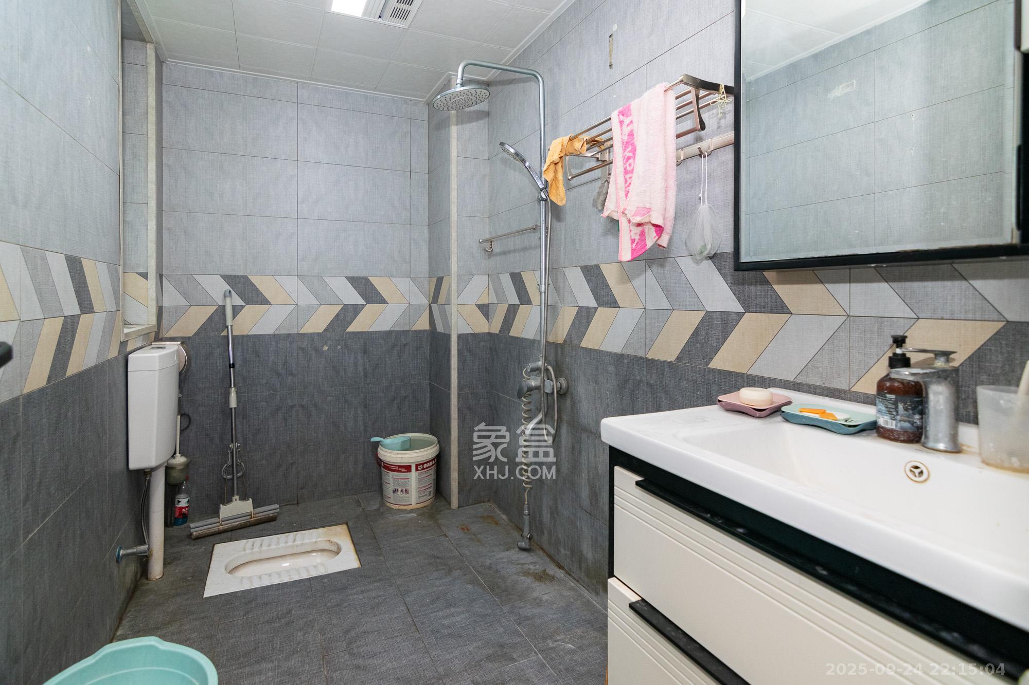 金地三千府(金地湖山樾、金地自在城) 3室2厅2卫 82.0万 金地三千府(金地湖山樾、金地自在城) 3室2厅2卫 82.0万卫生间