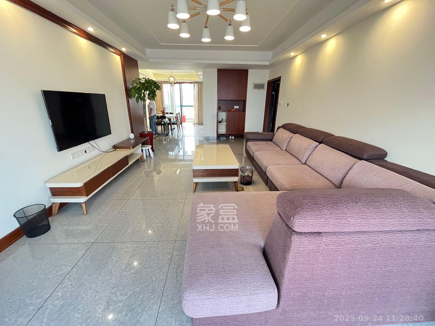 星城世家 3室2厅2卫 3800.0元/月 星城世家 3室2厅2卫 3800.0元/月室内图