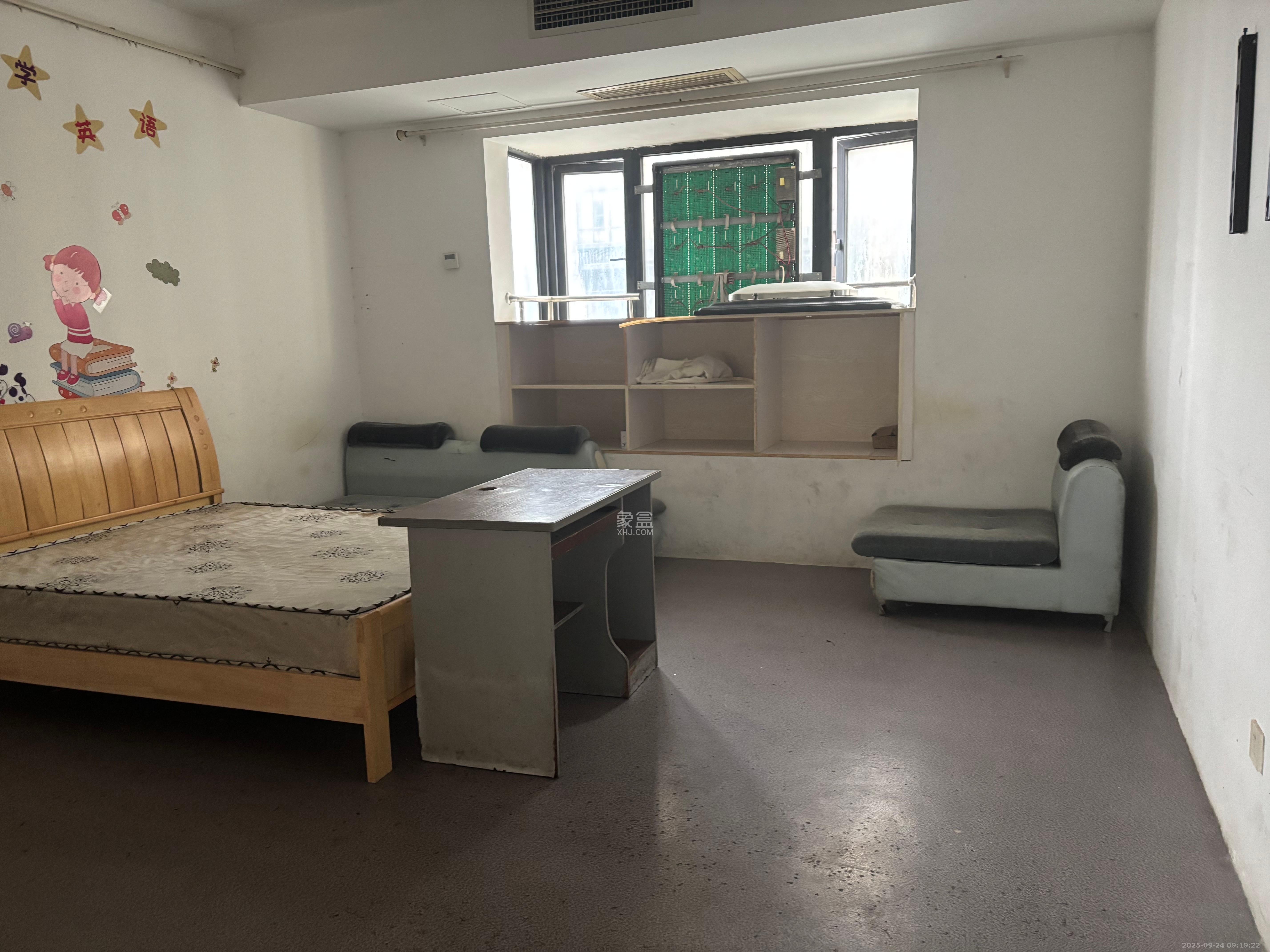 英郡年华 4室2厅2卫 3200.0元/月 英郡年华 4室2厅2卫 3200.0元/月室内图