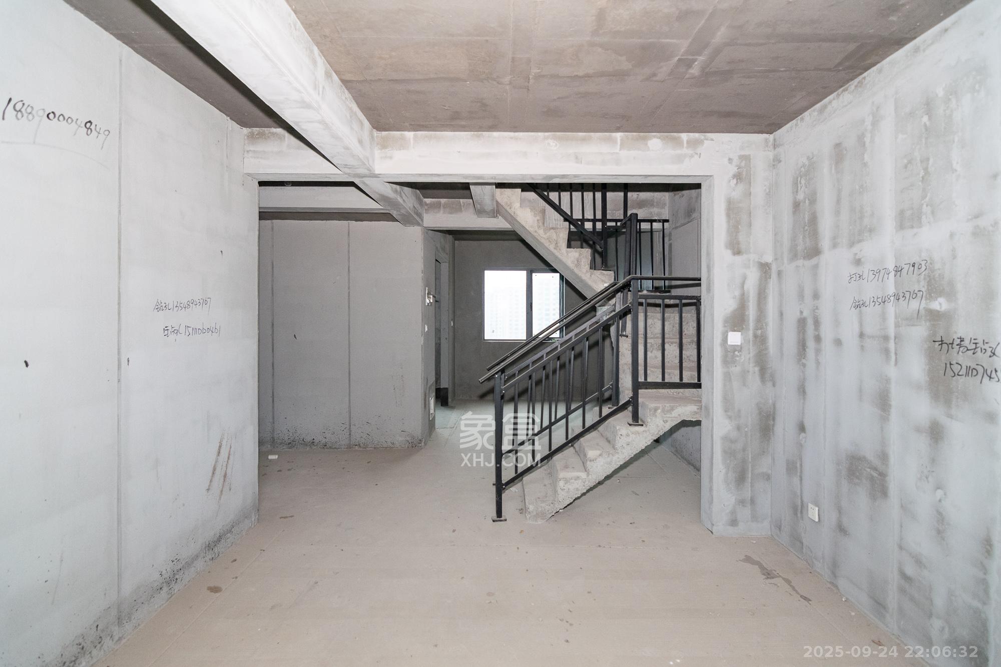 澳海谷山府 3室2厅2卫 78.0万 澳海谷山府 3室2厅2卫 78.0万客厅