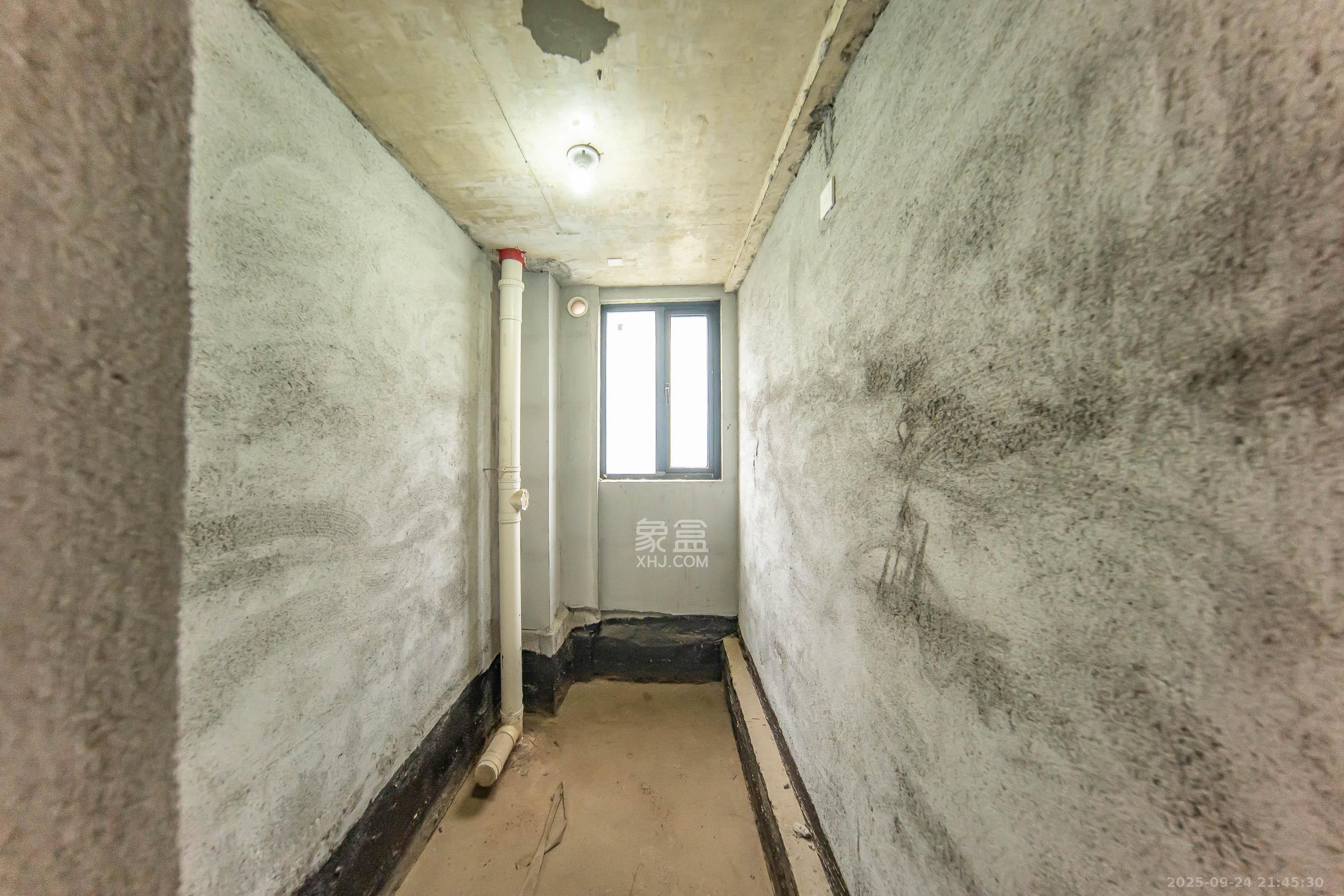 邦盛水岸御园  4室2厅2卫    76.0万卫生间