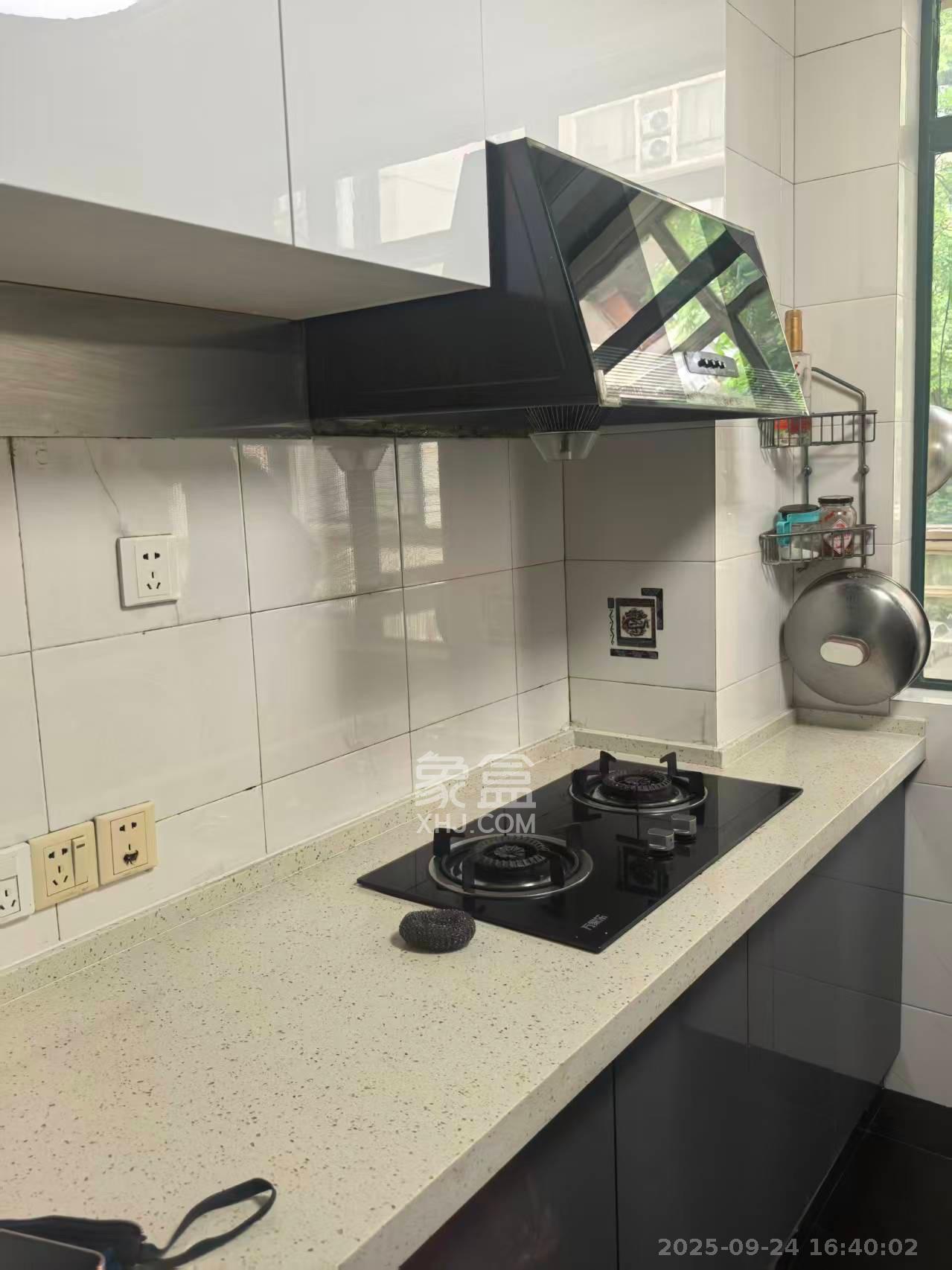 亚华香舍花都 3室1厅1卫 3100.0元/月 亚华香舍花都 3室1厅1卫 3100.0元/月室内图