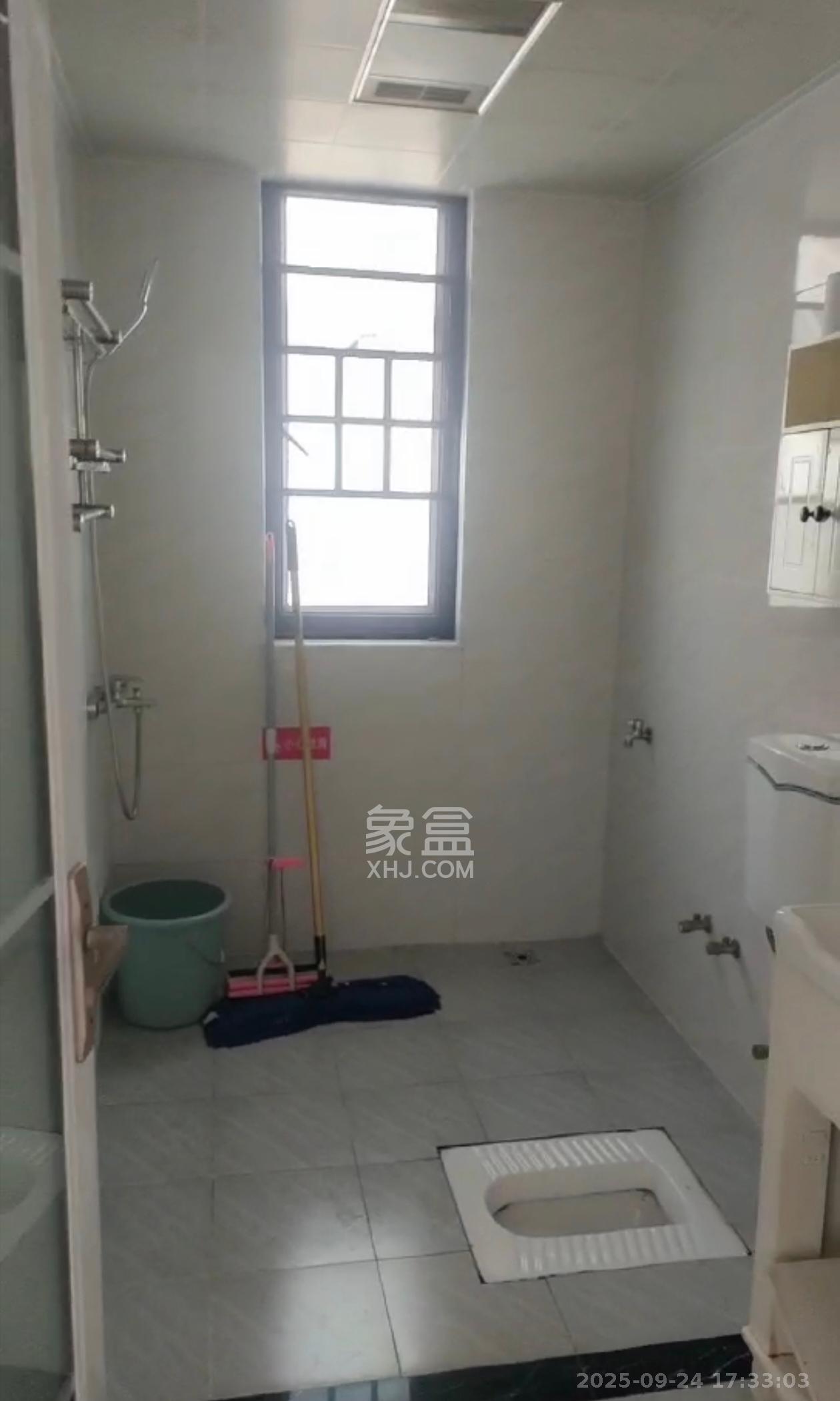 保利香槟国际 4室2厅2卫 2300.0元/月 保利香槟国际 4室2厅2卫 2300.0元/月室内图