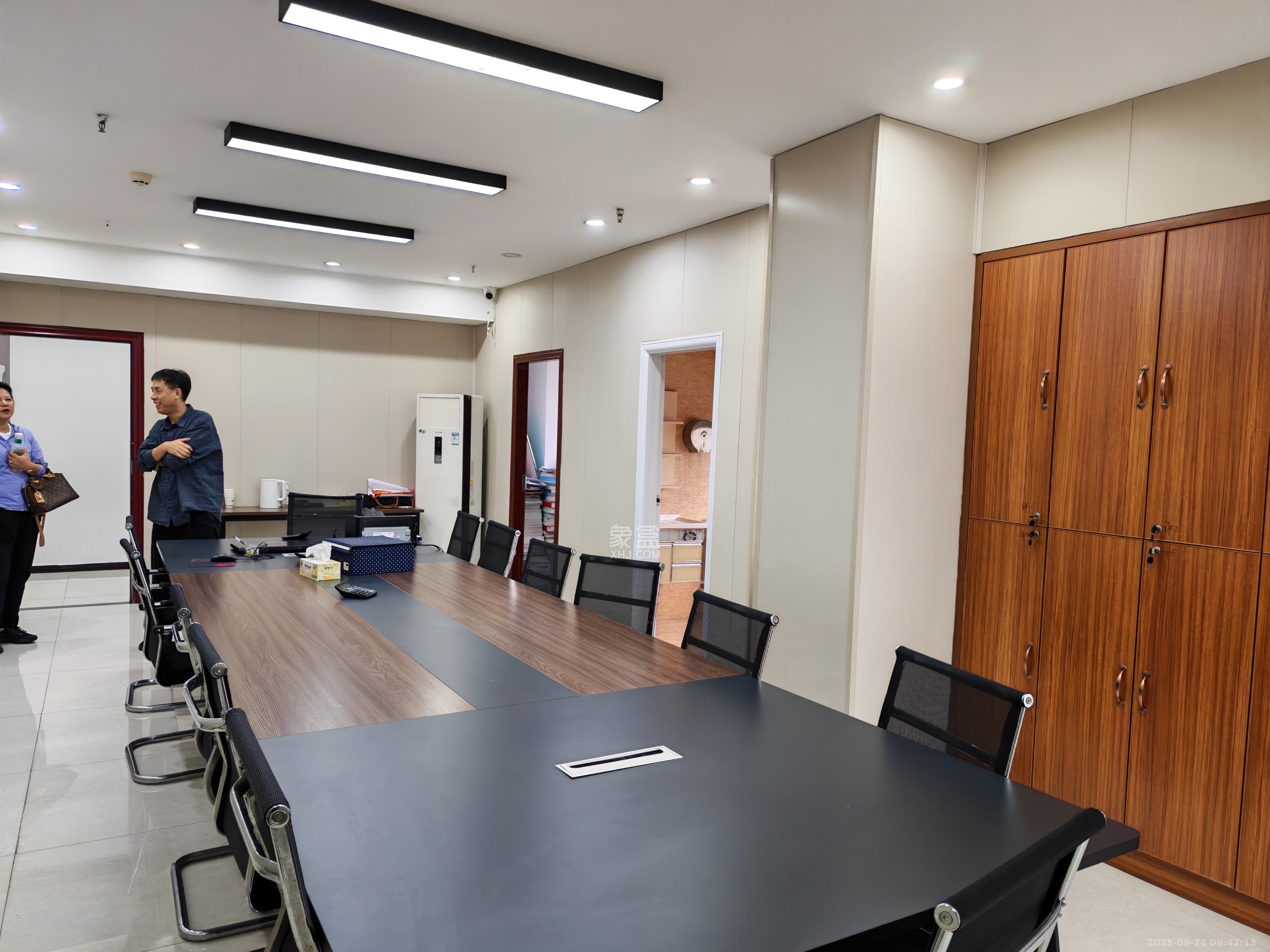 建鸿达现代城 5室2厅3卫 11000.0元/月 建鸿达现代城 5室2厅3卫 11000.0元/月室内图