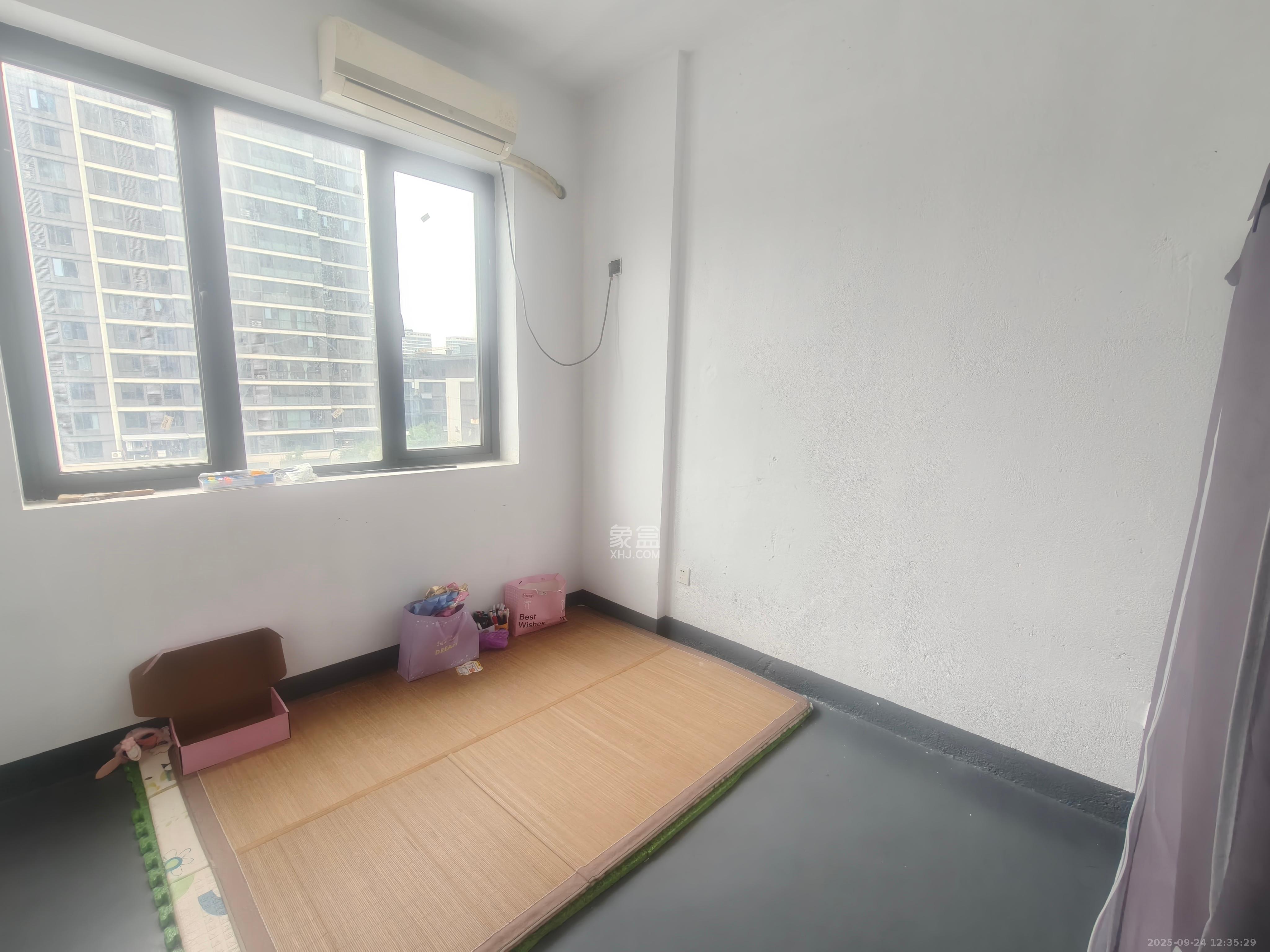 奥凯花园 4室2厅2卫 2000.0元/月 奥凯花园 4室2厅2卫 2000.0元/月室内图