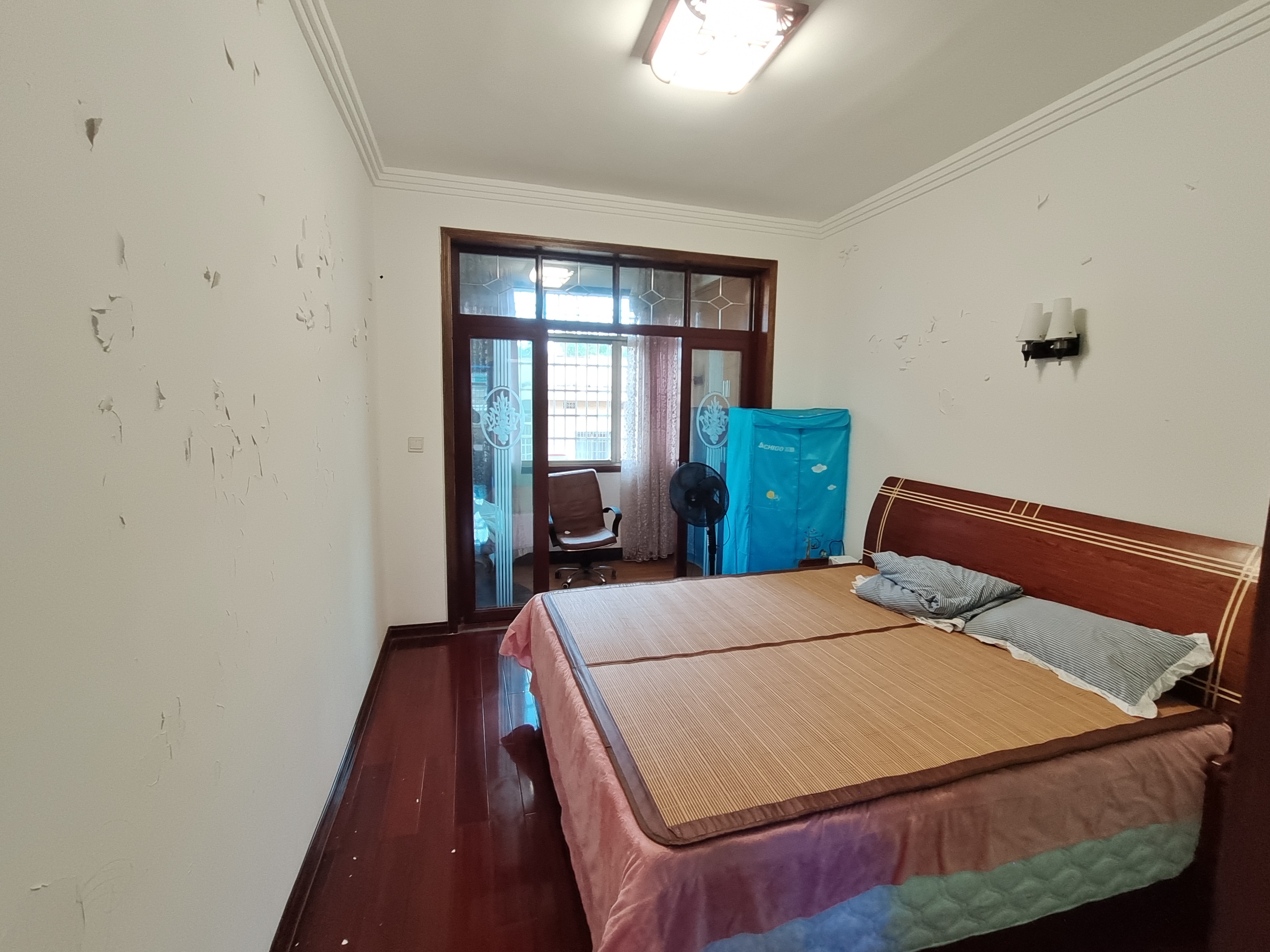 东方金林 1室0厅0卫 39.8万 东方金林 1室0厅0卫 39.8万客厅