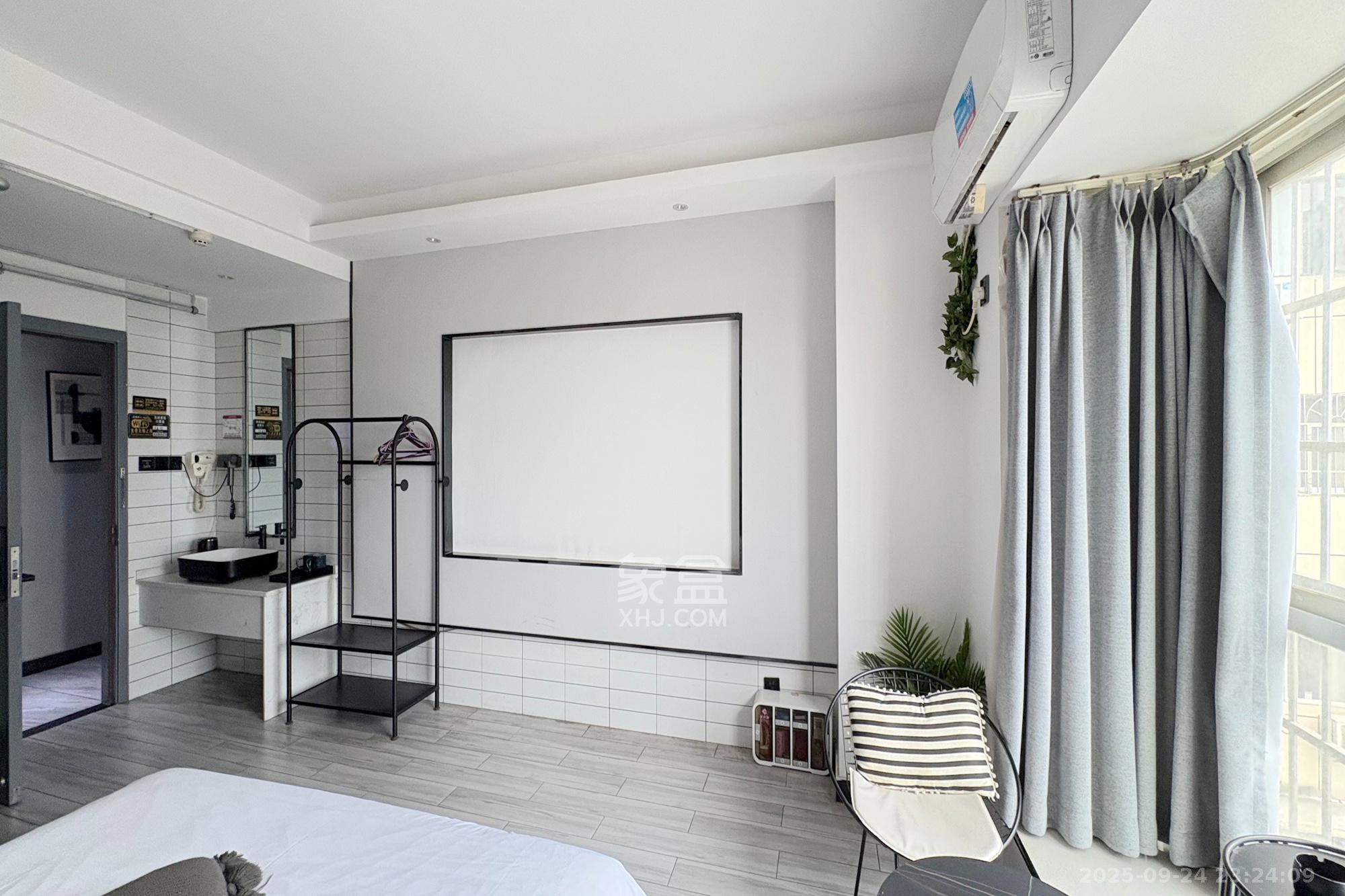 鸿盛大厦  4室2厅2卫    150.0万卧室