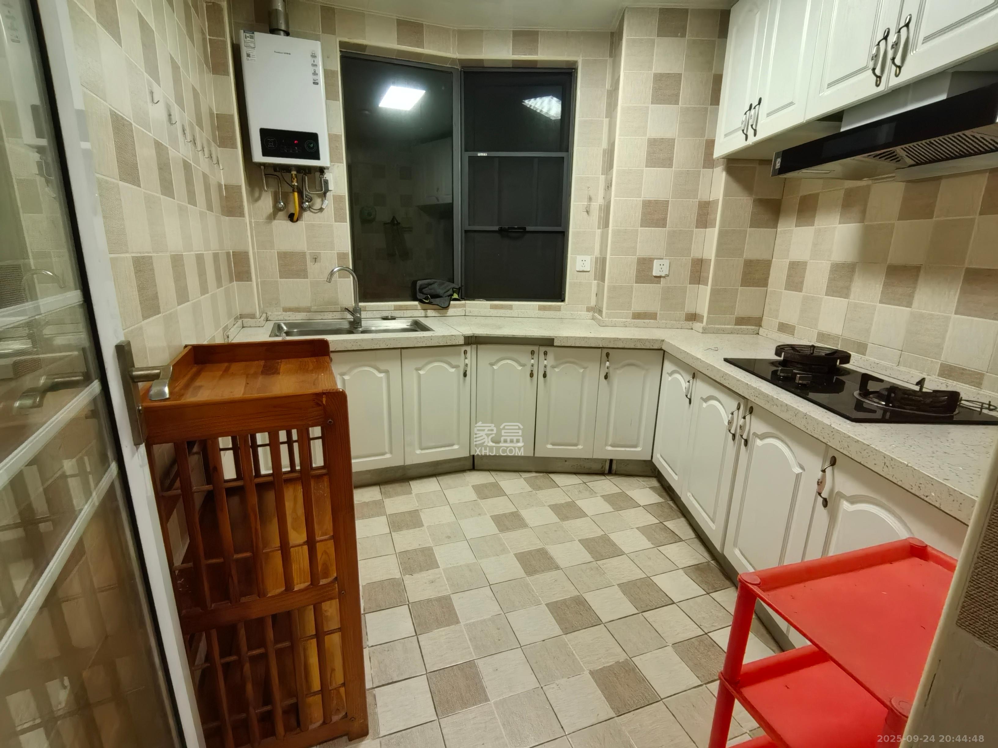 卓越蔚蓝海岸二期  3室2厅1卫    2500.0元/月室内图