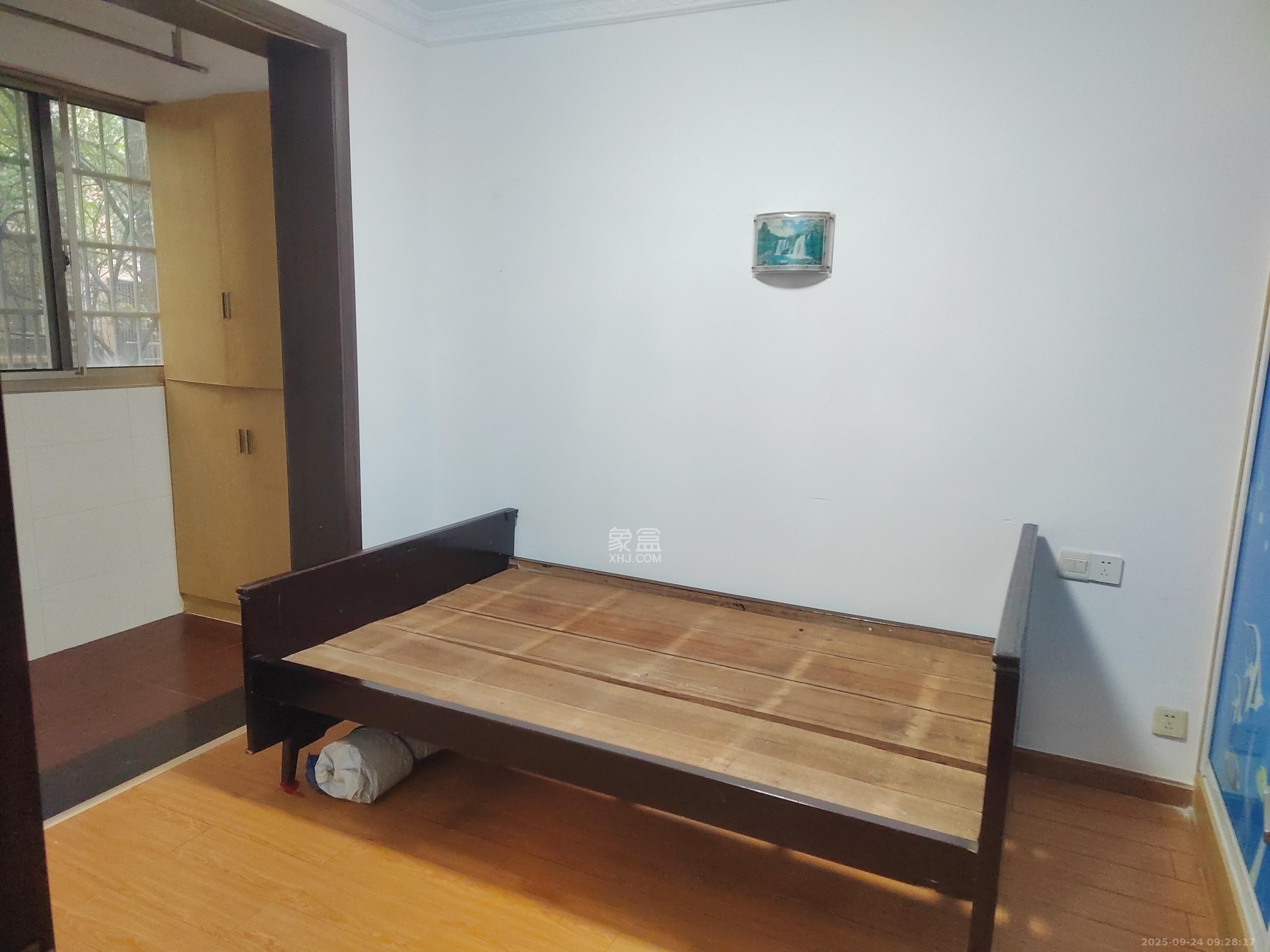 鄱阳小区  3室2厅1卫    1500.0元/月室内图