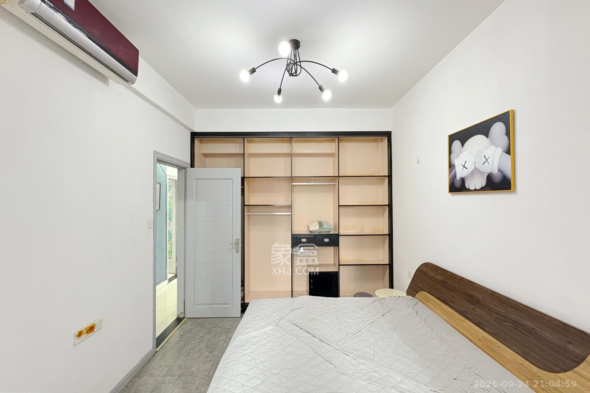 五一大道202(中环壹世界) 3室2厅1卫 130.0万 五一大道202(中环壹世界) 3室2厅1卫 130.0万卧室