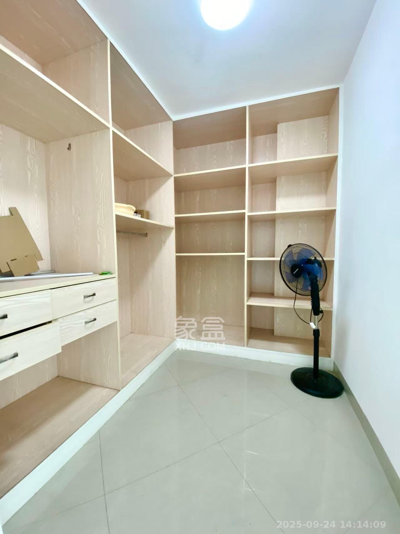 四方水岸(世方水岸) 3室2厅2卫 2500.0元/月 四方水岸(世方水岸) 3室2厅2卫 2500.0元/月室内图