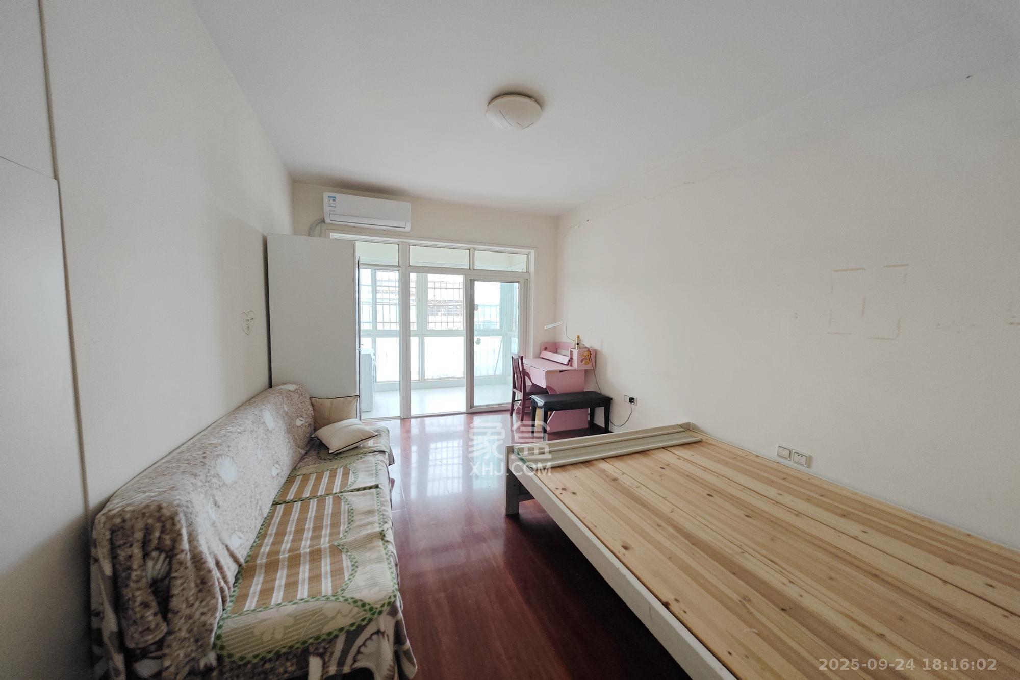 鑫天鑫城 4室2厅2卫 125.0万 鑫天鑫城 4室2厅2卫 125.0万卧室