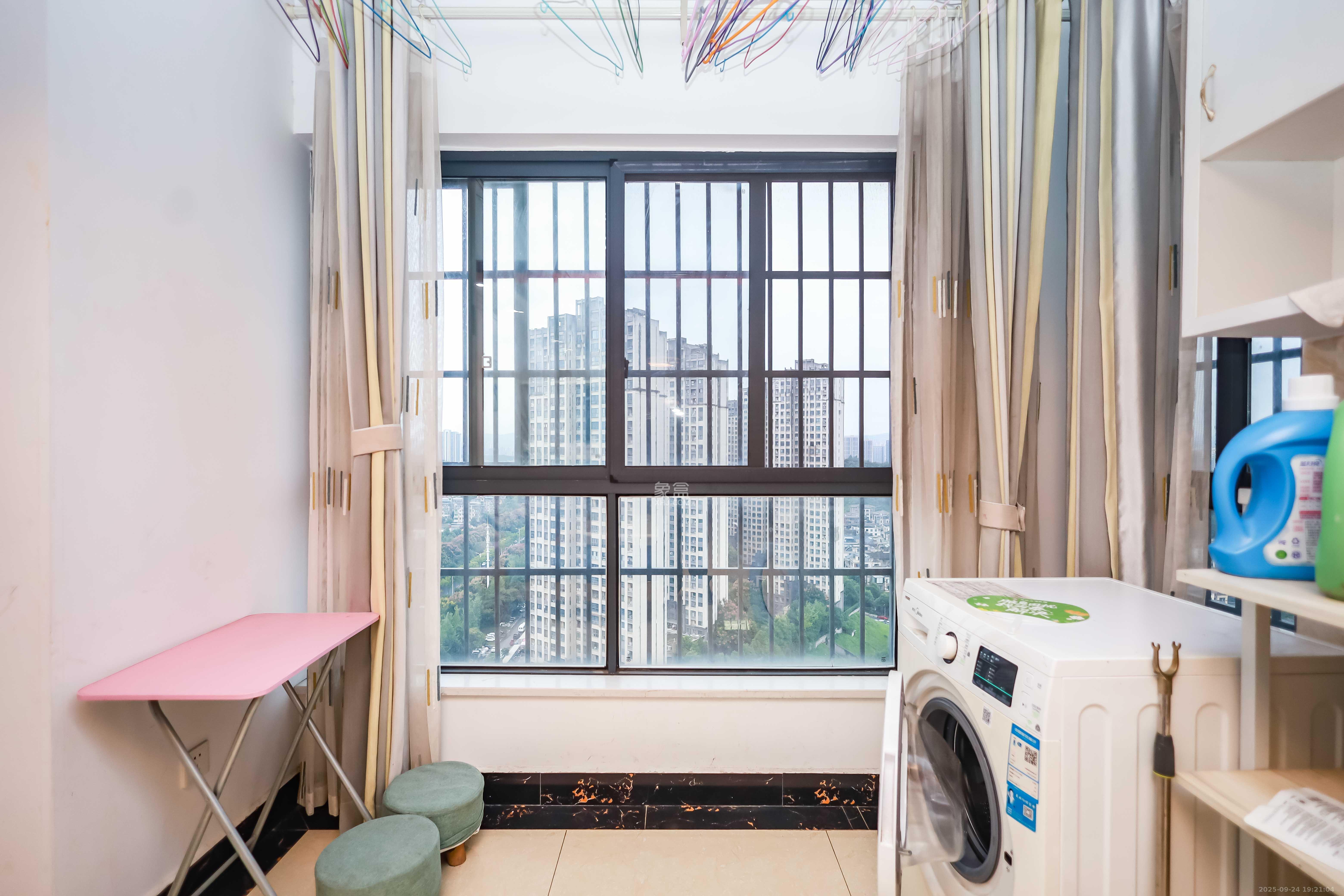 天麓尚层 3室2厅1卫 67.3万 天麓尚层 3室2厅1卫 67.3万阳台