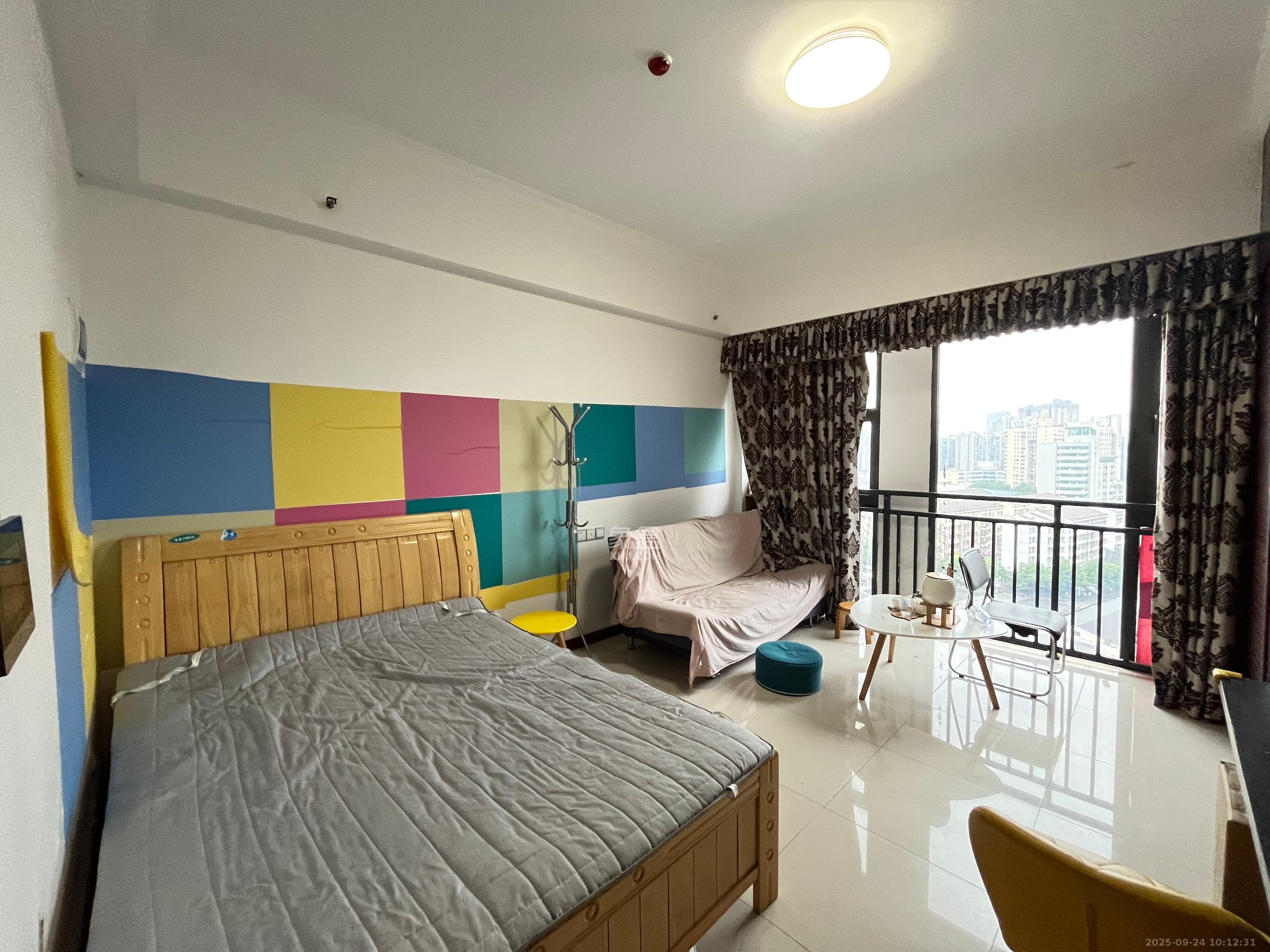 红橡华园(菲莎公馆) 1室1厅1卫 1500.0元/月 红橡华园(菲莎公馆) 1室1厅1卫 1500.0元/月室内图