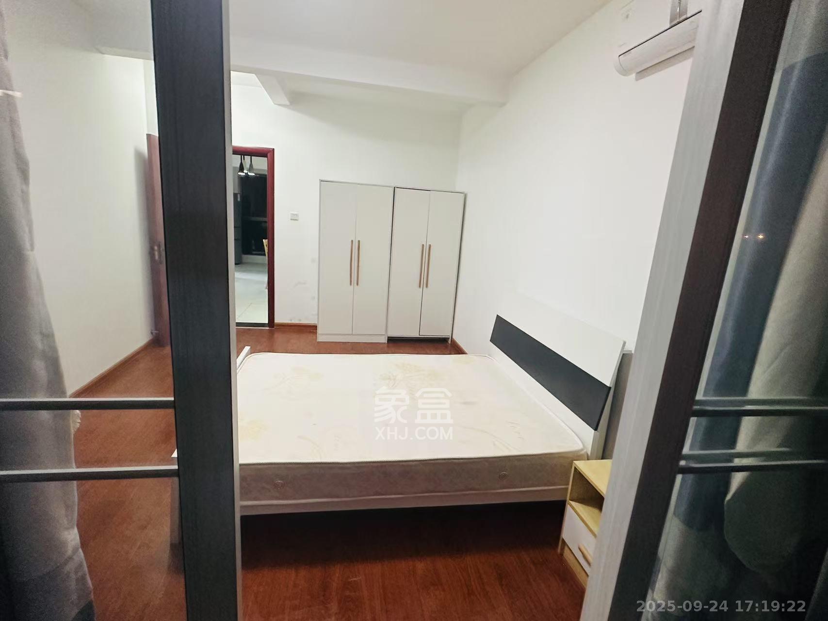 中天瑞景  3室2厅2卫    2200.0元/月室内图