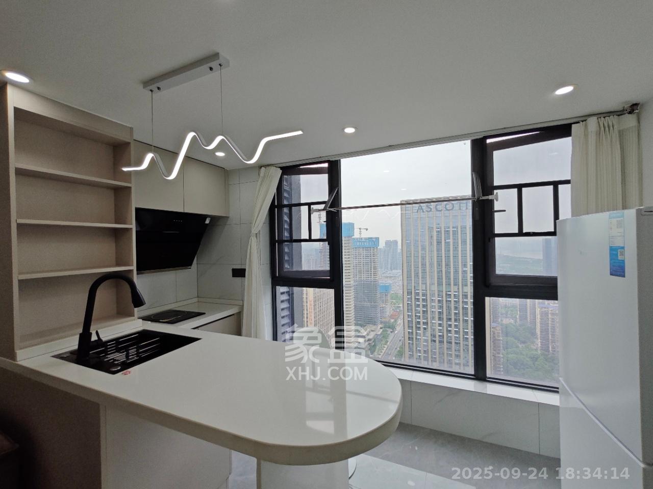 卓越中寰 1室0厅0卫 3200.0元/月 卓越中寰 1室0厅0卫 3200.0元/月室内图