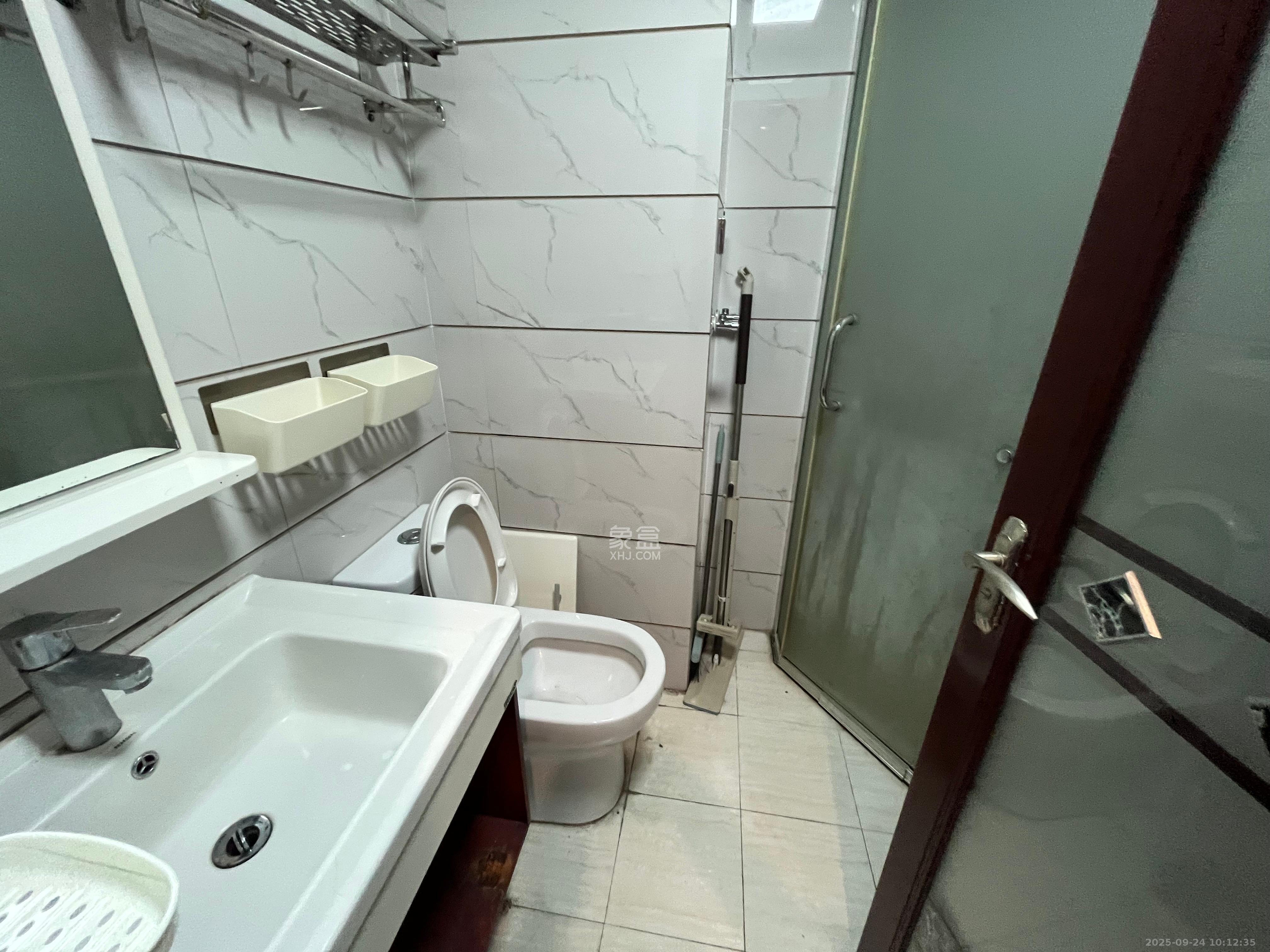 红橡华园(菲莎公馆) 1室1厅1卫 1500.0元/月 红橡华园(菲莎公馆) 1室1厅1卫 1500.0元/月室内图