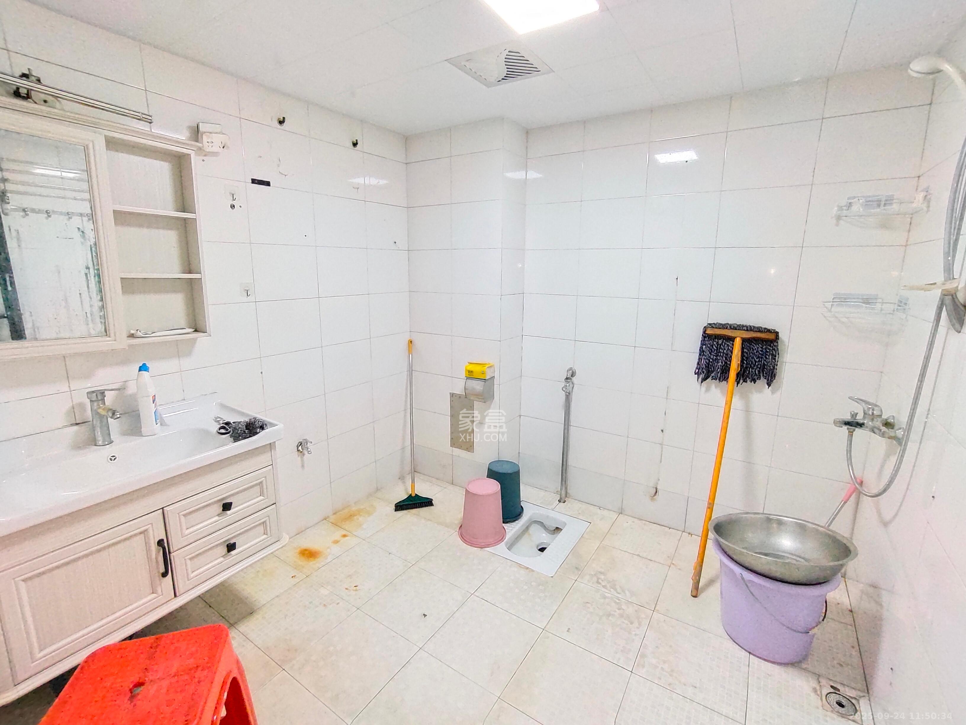 中南汽车世界 3室2厅1卫 1500.0元/月 中南汽车世界 3室2厅1卫 1500.0元/月室内图