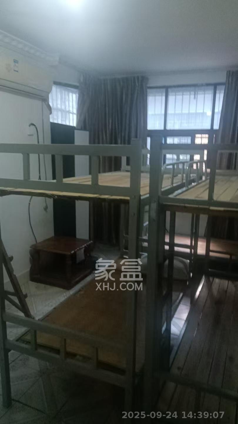 三兴公寓(三兴小区) 2室1厅1卫 1500.0元/月 三兴公寓(三兴小区) 2室1厅1卫 1500.0元/月室内图