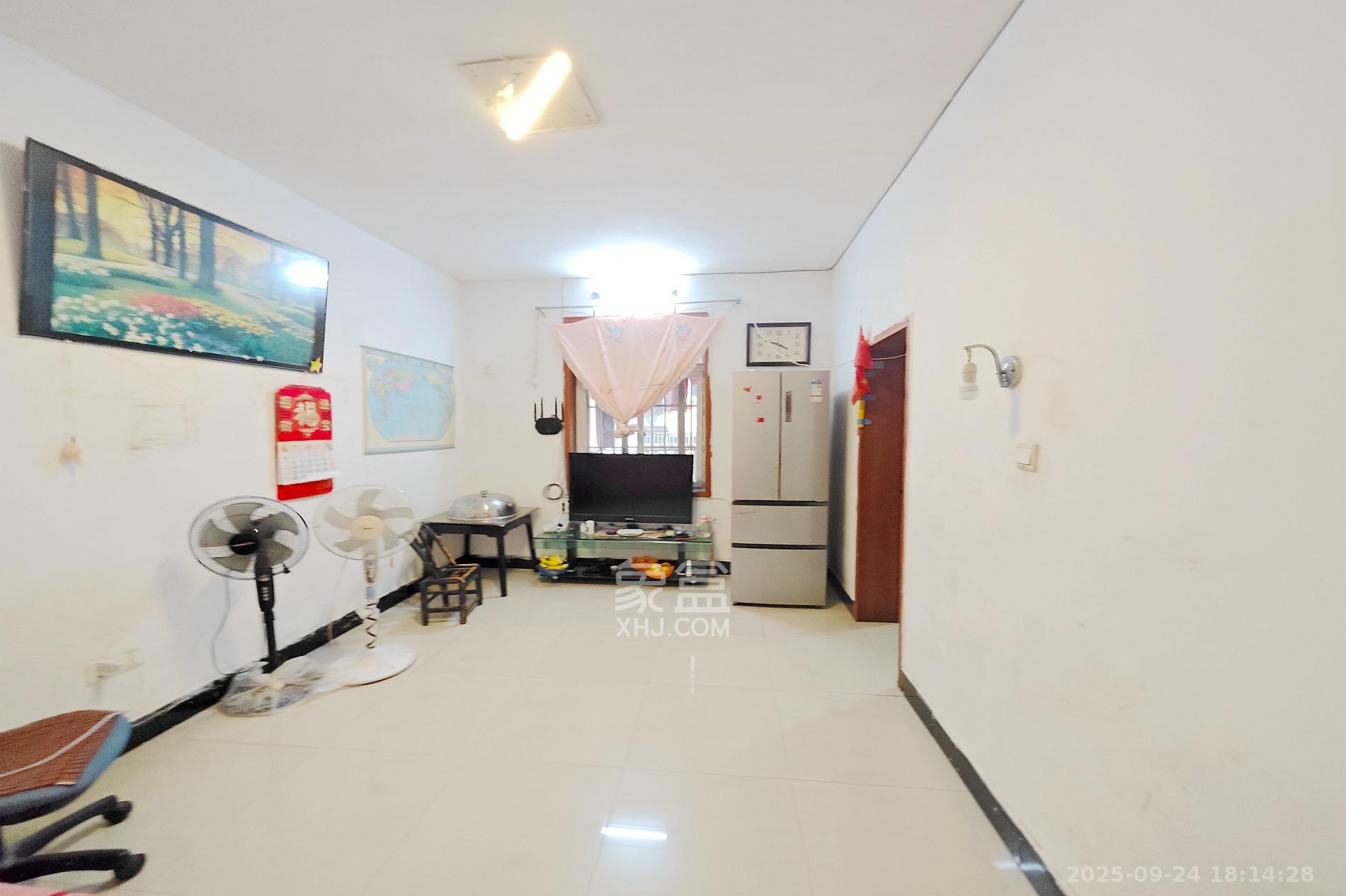 玻纤宿舍 1室1厅1卫 37.5万 玻纤宿舍 1室1厅1卫 37.5万客厅