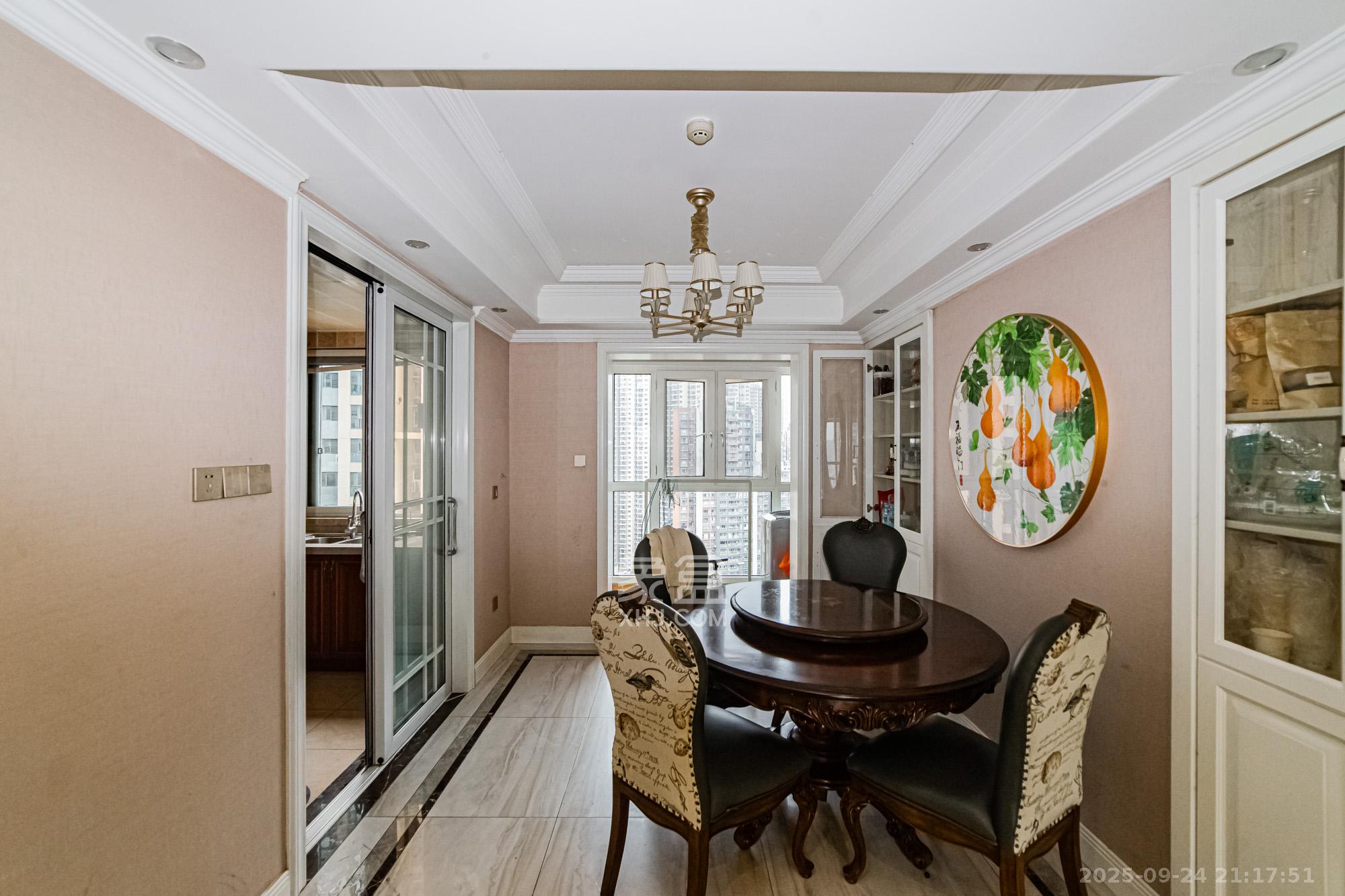 北辰三角洲E6区  4室2厅2卫    198.0万 北辰三角洲E6区  4室2厅2卫    198.0万客厅