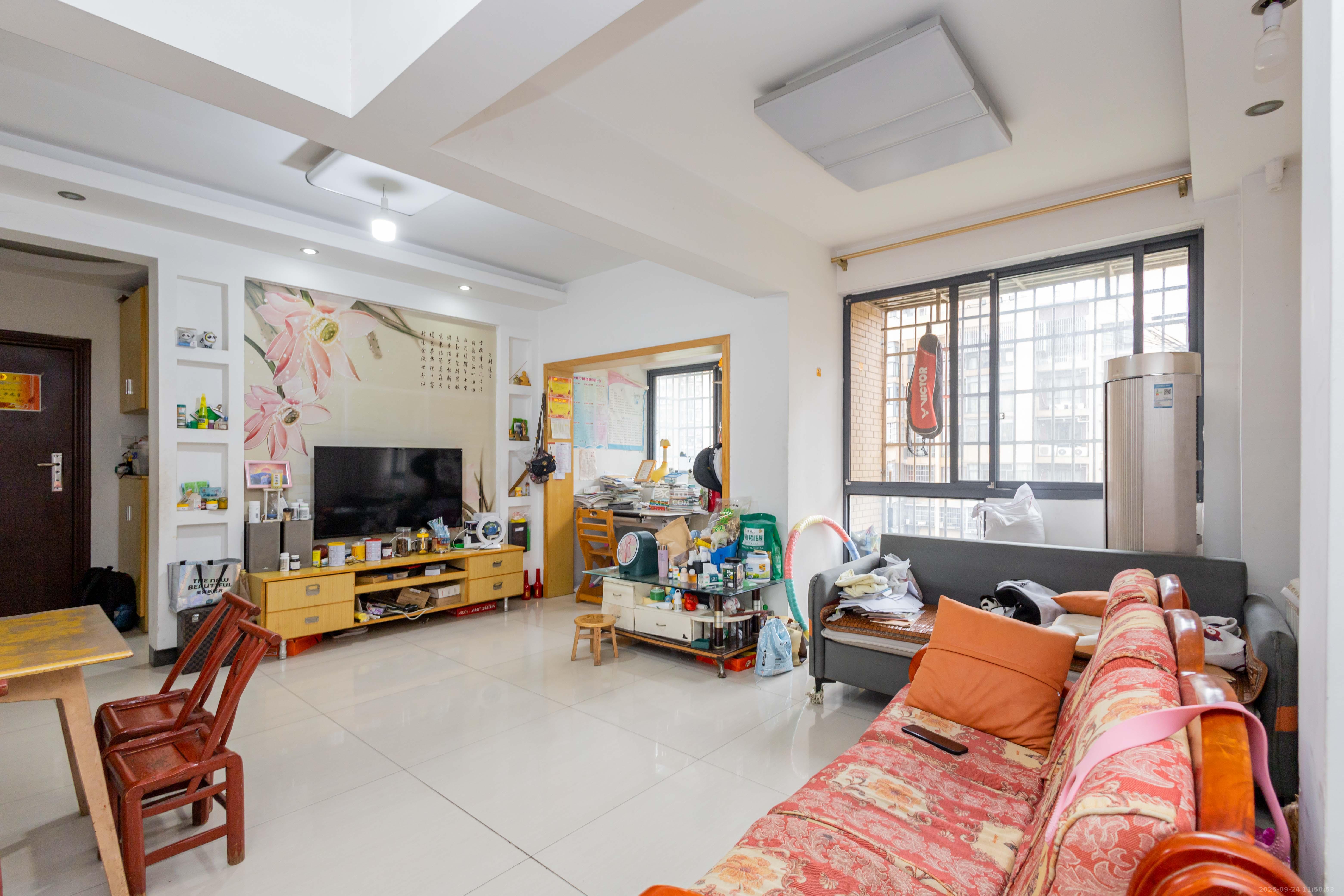 中国铁建国际城一期  3室2厅2卫    52.8万 中国铁建国际城一期  3室2厅2卫    52.8万客厅