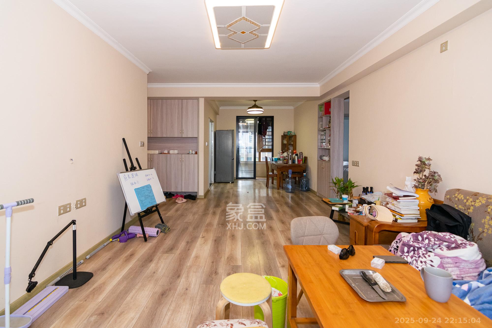 金地三千府（金地湖山樾、金地自在城）  3室2厅2卫    82.0万客厅