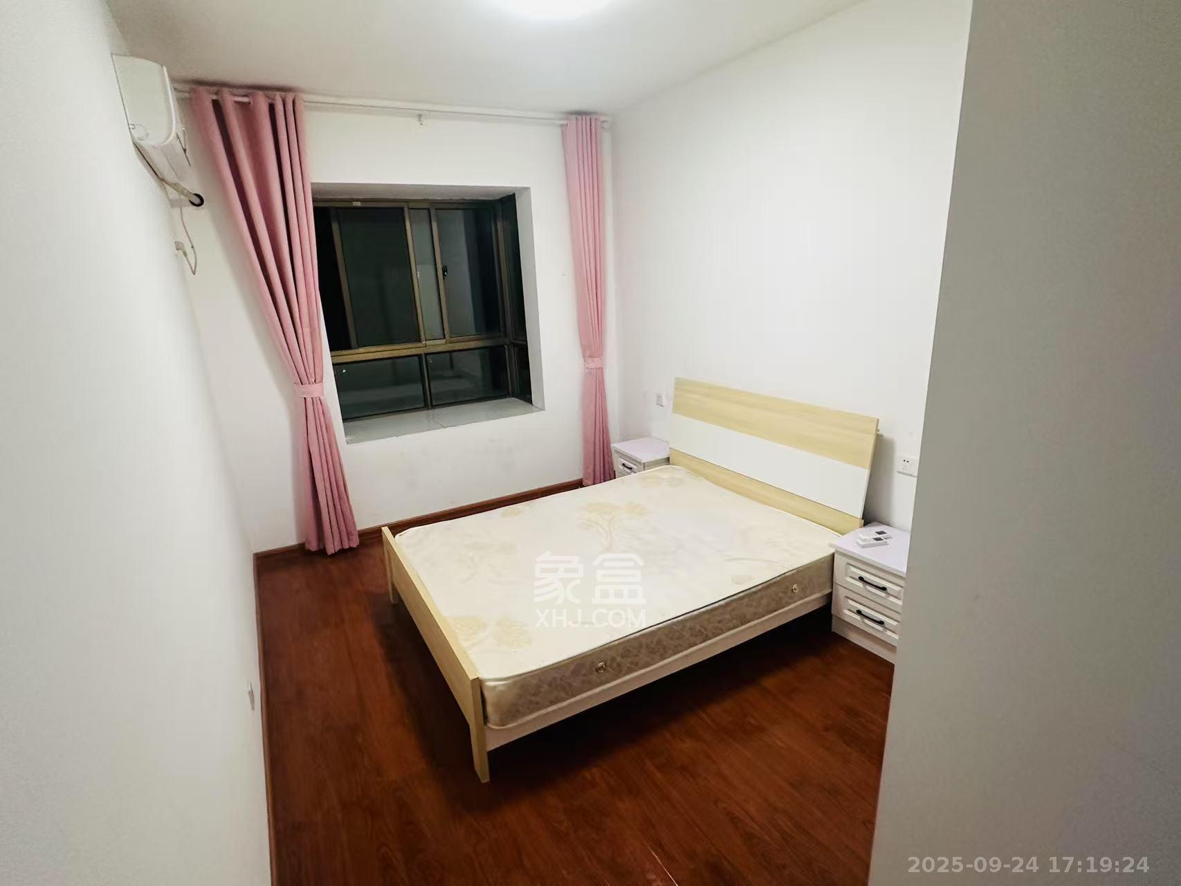 中天瑞景  3室2厅2卫    2200.0元/月室内图