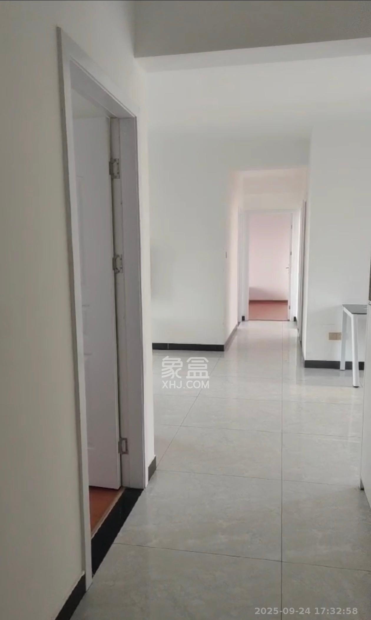 保利香槟国际 4室2厅2卫 2300.0元/月 保利香槟国际 4室2厅2卫 2300.0元/月室内图