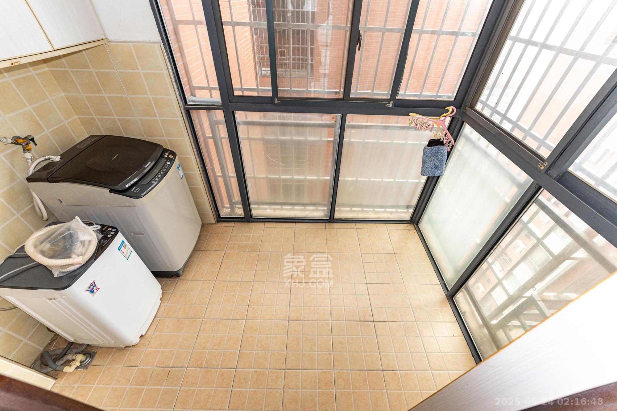 盛地尊域  3室2厅2卫    78.0万阳台