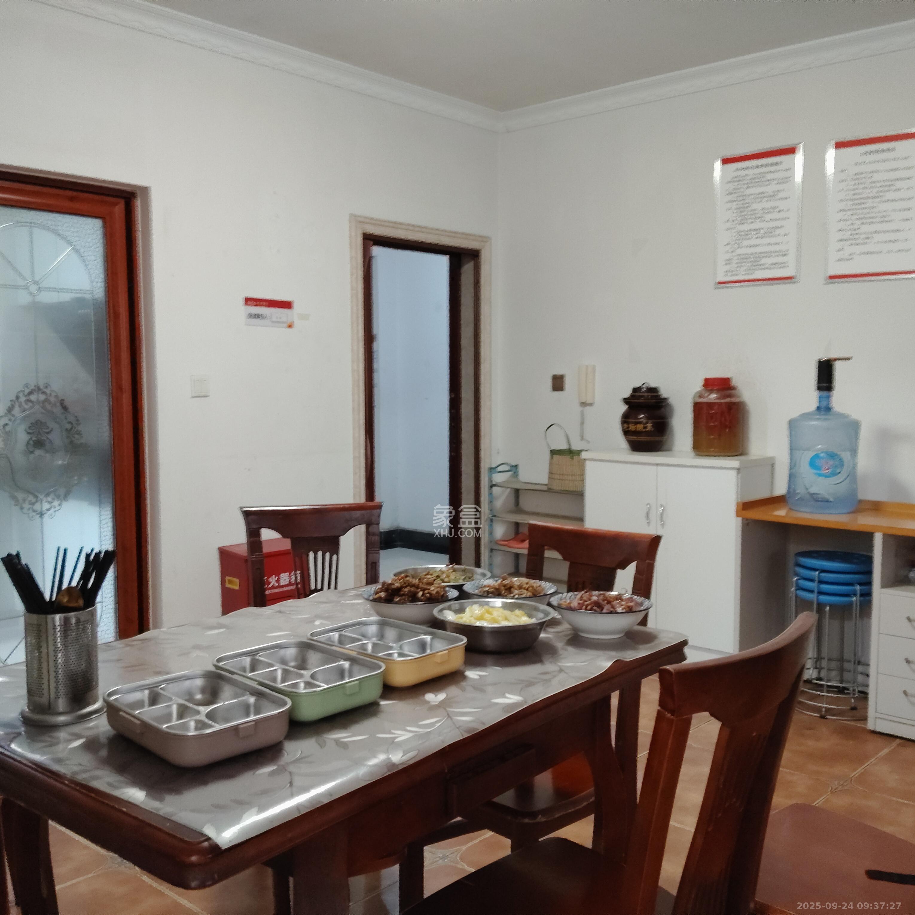 和润园一、二期  3室2厅2卫    1600.0元/月室内图