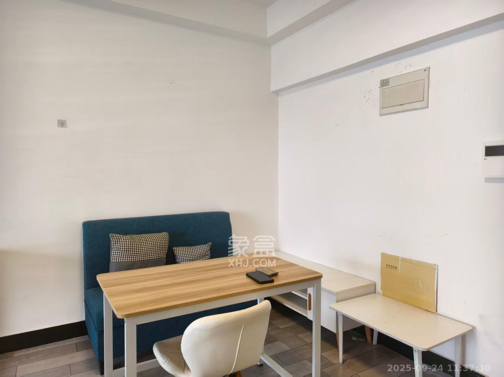 中交里城 1室1厅1卫 1600.0元/月 中交里城 1室1厅1卫 1600.0元/月室内图