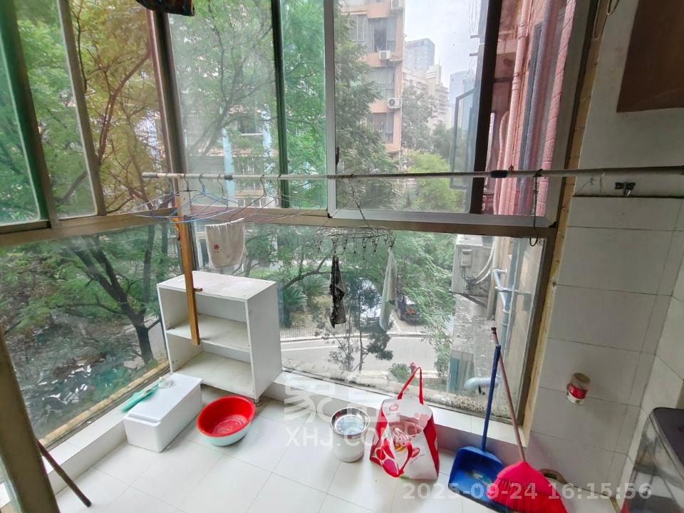 金色山庄  3室2厅2卫    3000.0元/月室内图