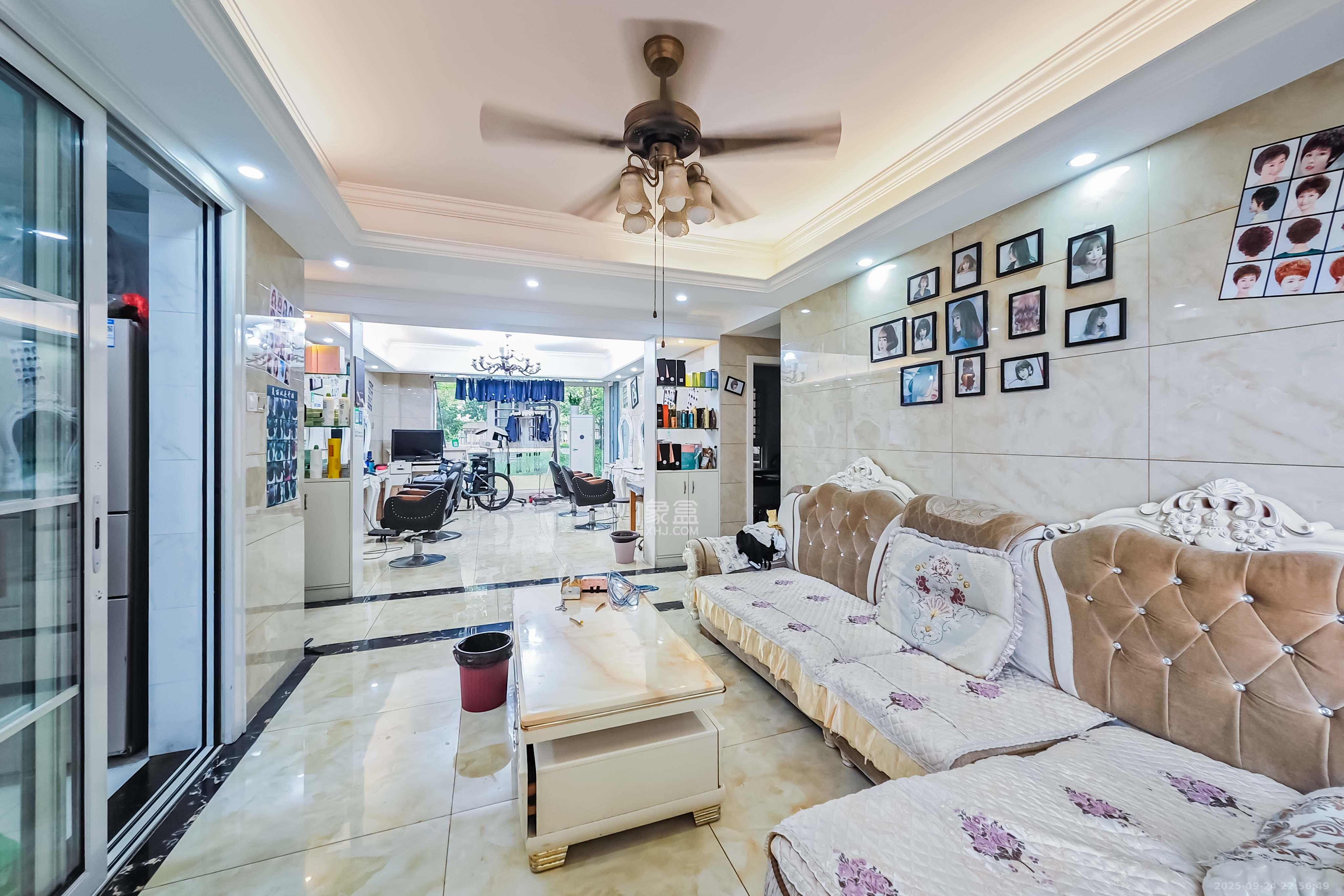 绿地之窗 4室2厅2卫 122.0万 绿地之窗 4室2厅2卫 122.0万客厅