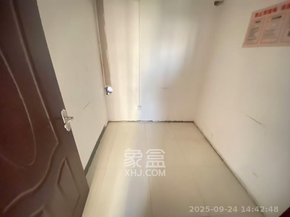 巧克力空间(建鸿达现代大厦) 3室2厅1卫 1500.0元/月 巧克力空间(建鸿达现代大厦) 3室2厅1卫 1500.0元/月室内图