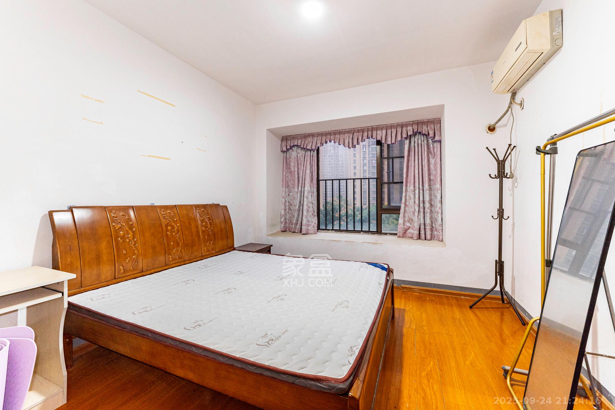 华润凤凰城三期 3室2厅1卫 75.0万 华润凤凰城三期 3室2厅1卫 75.0万卧室