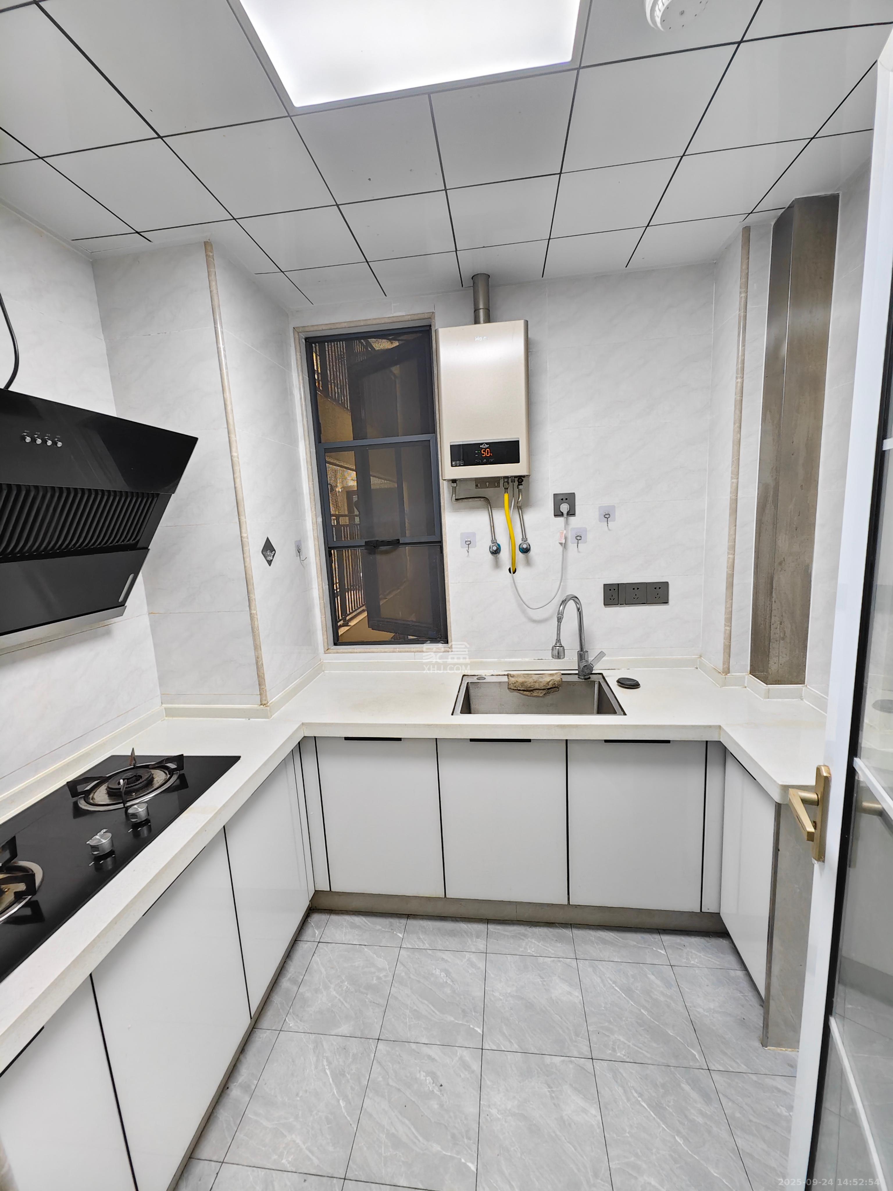 华远海蓝郡 3室2厅1卫 2100.0元/月 华远海蓝郡 3室2厅1卫 2100.0元/月室内图