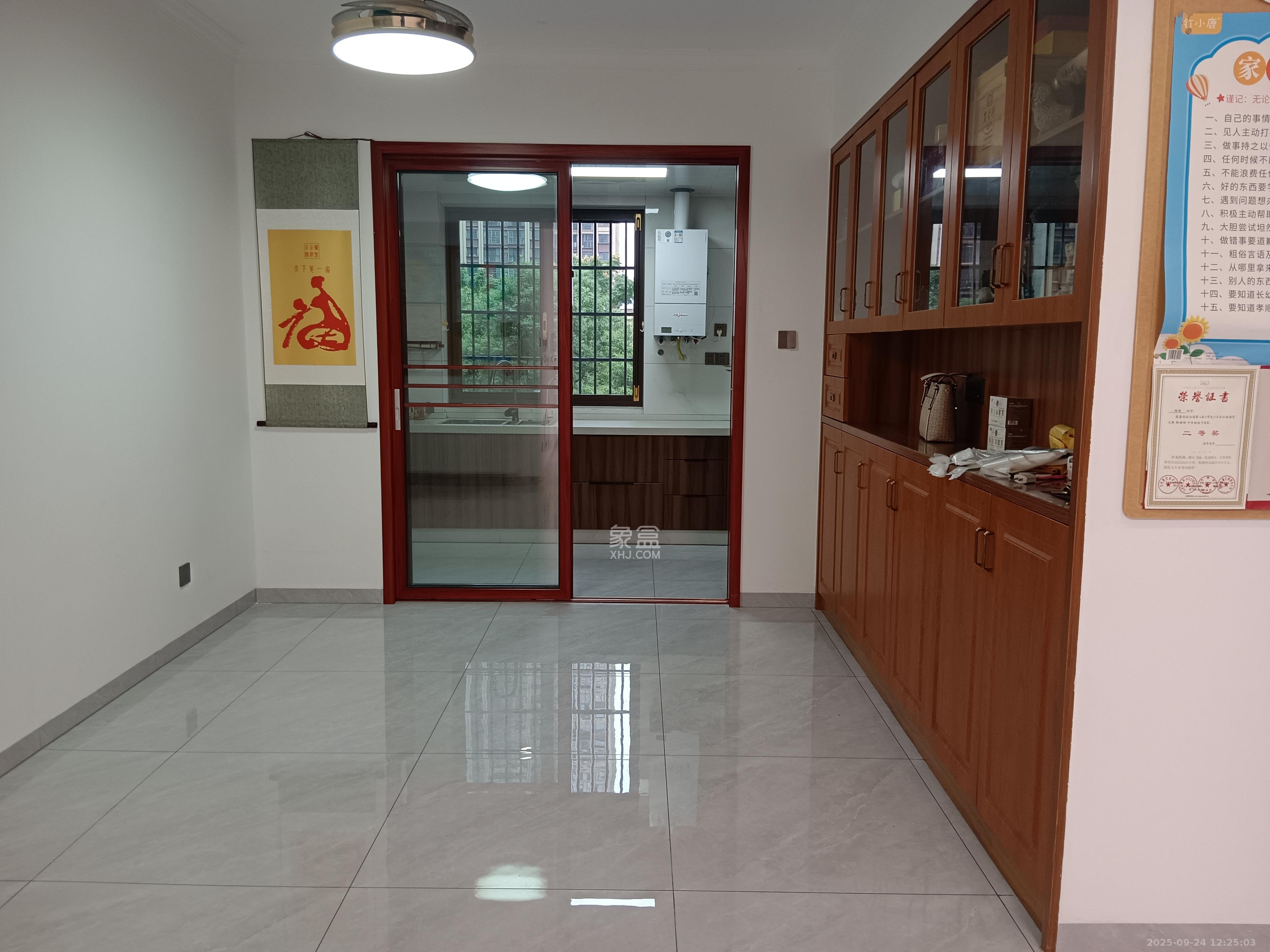 东方美地  4室2厅2卫    4000.0元/月室内图