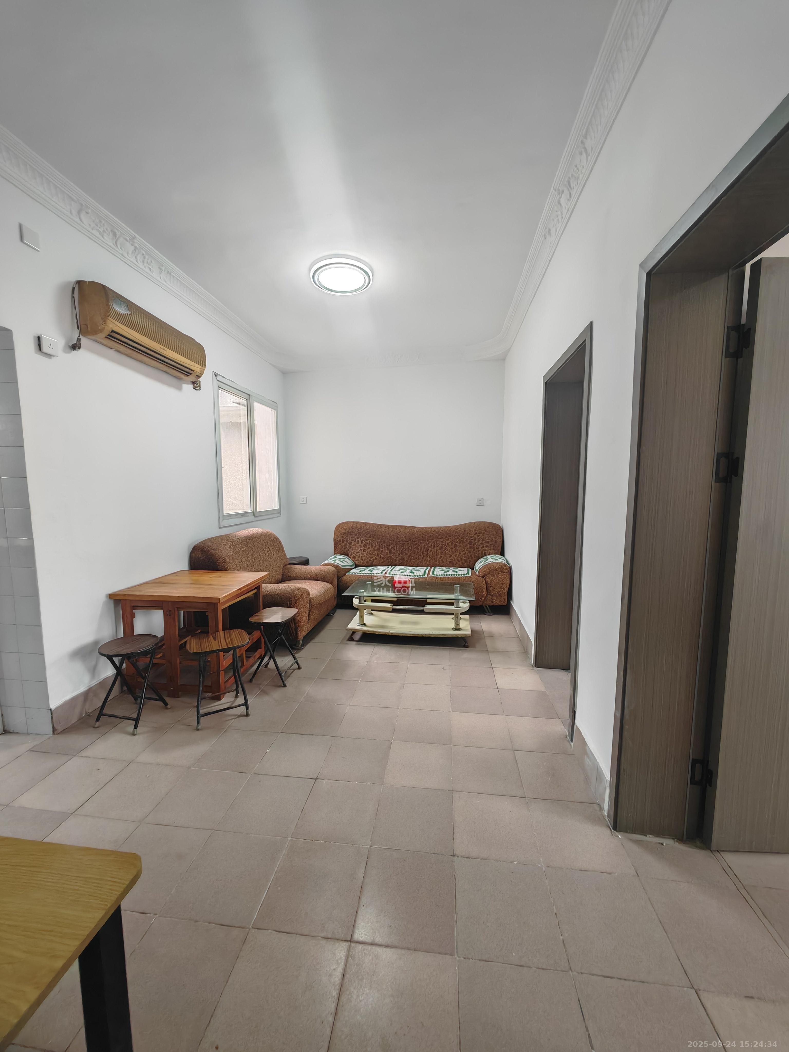 桂花路锻压小区  2室1厅1卫    1350.0元/月 桂花路锻压小区  2室1厅1卫    1350.0元/月