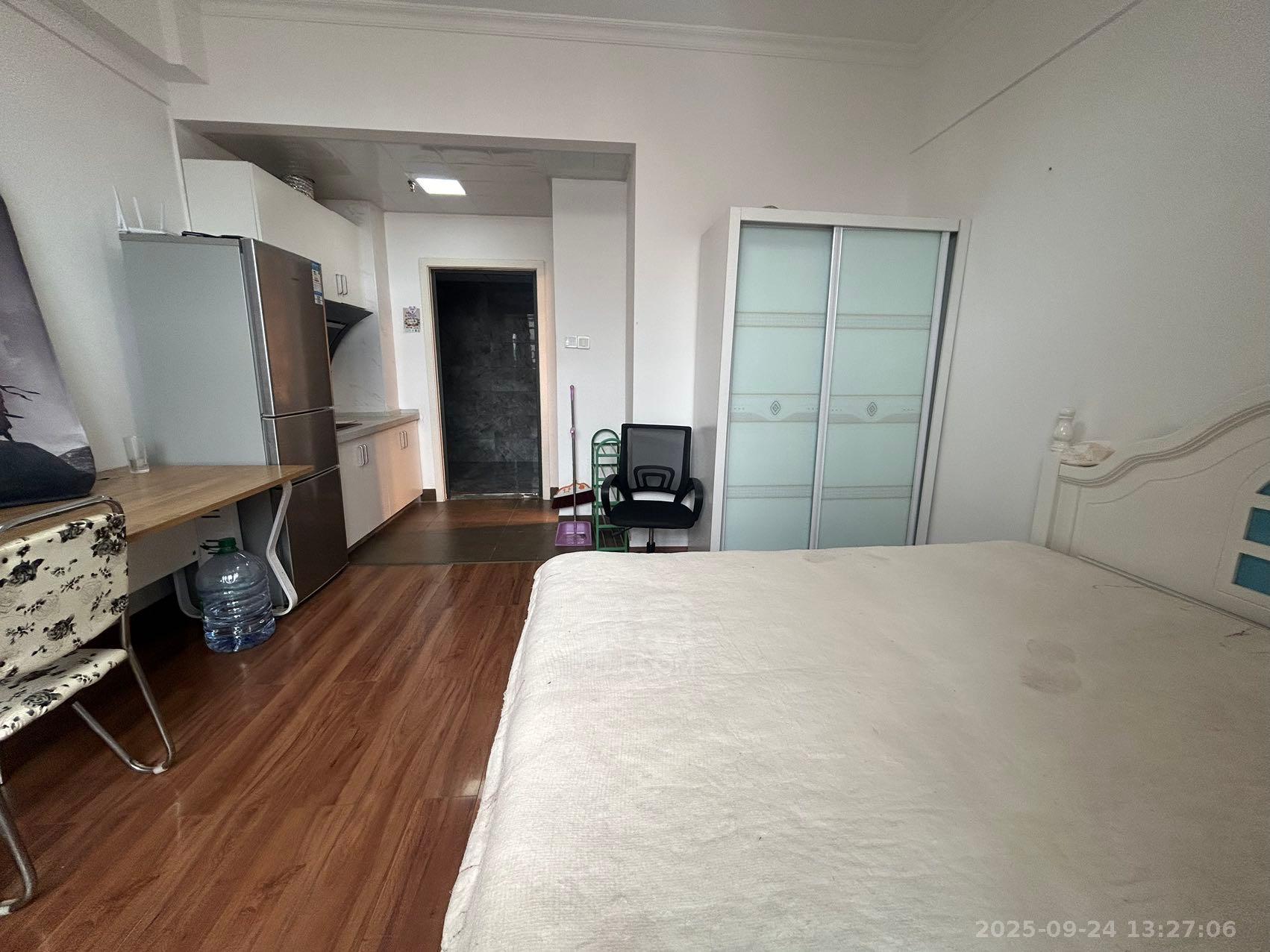 文艺复兴(未来城)  1室1厅1卫    1000.0元/月 文艺复兴(未来城)  1室1厅1卫    1000.0元/月室内图