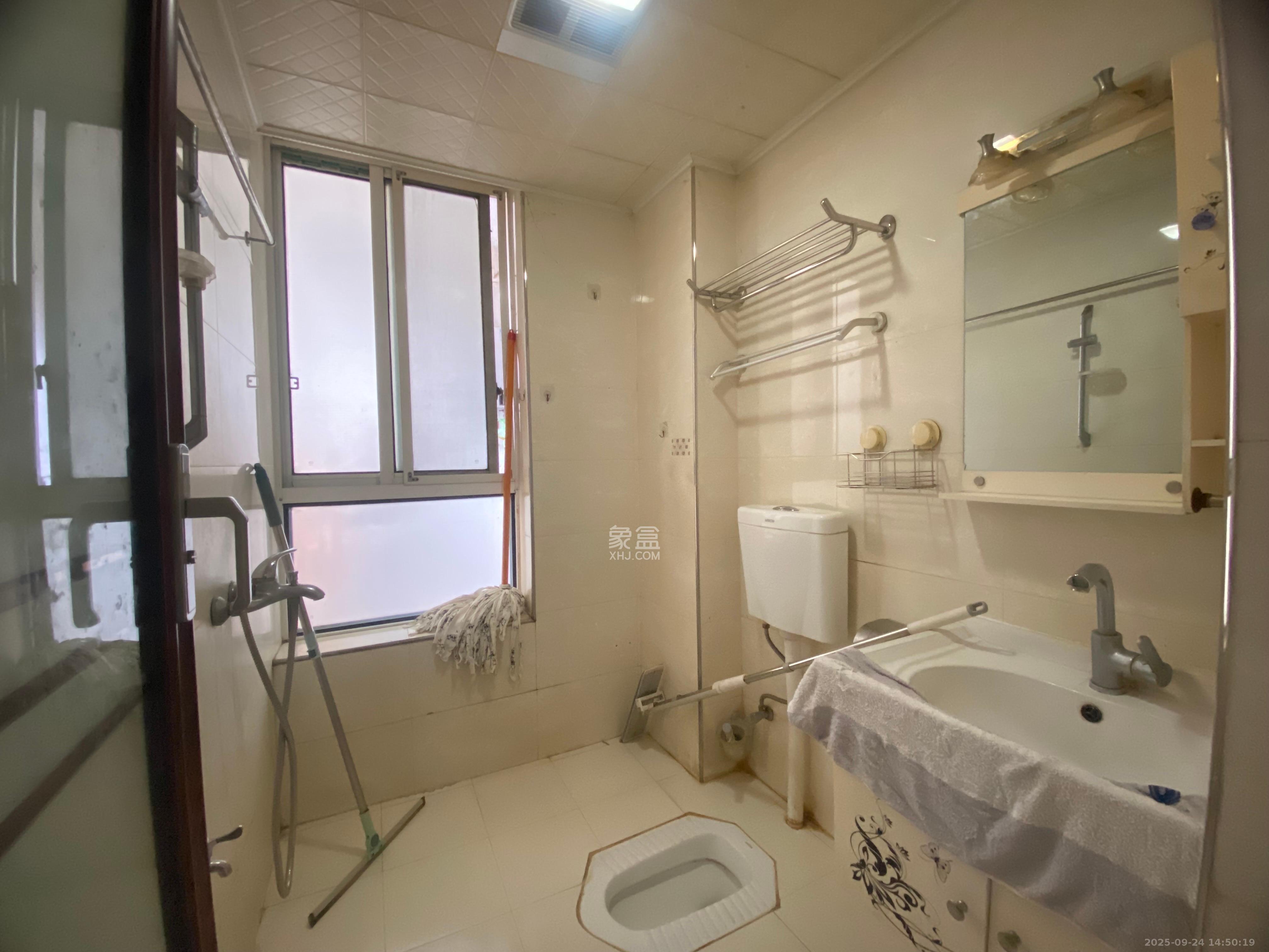 华润凤凰城三期  3室2厅1卫    2200.0元/月室内图