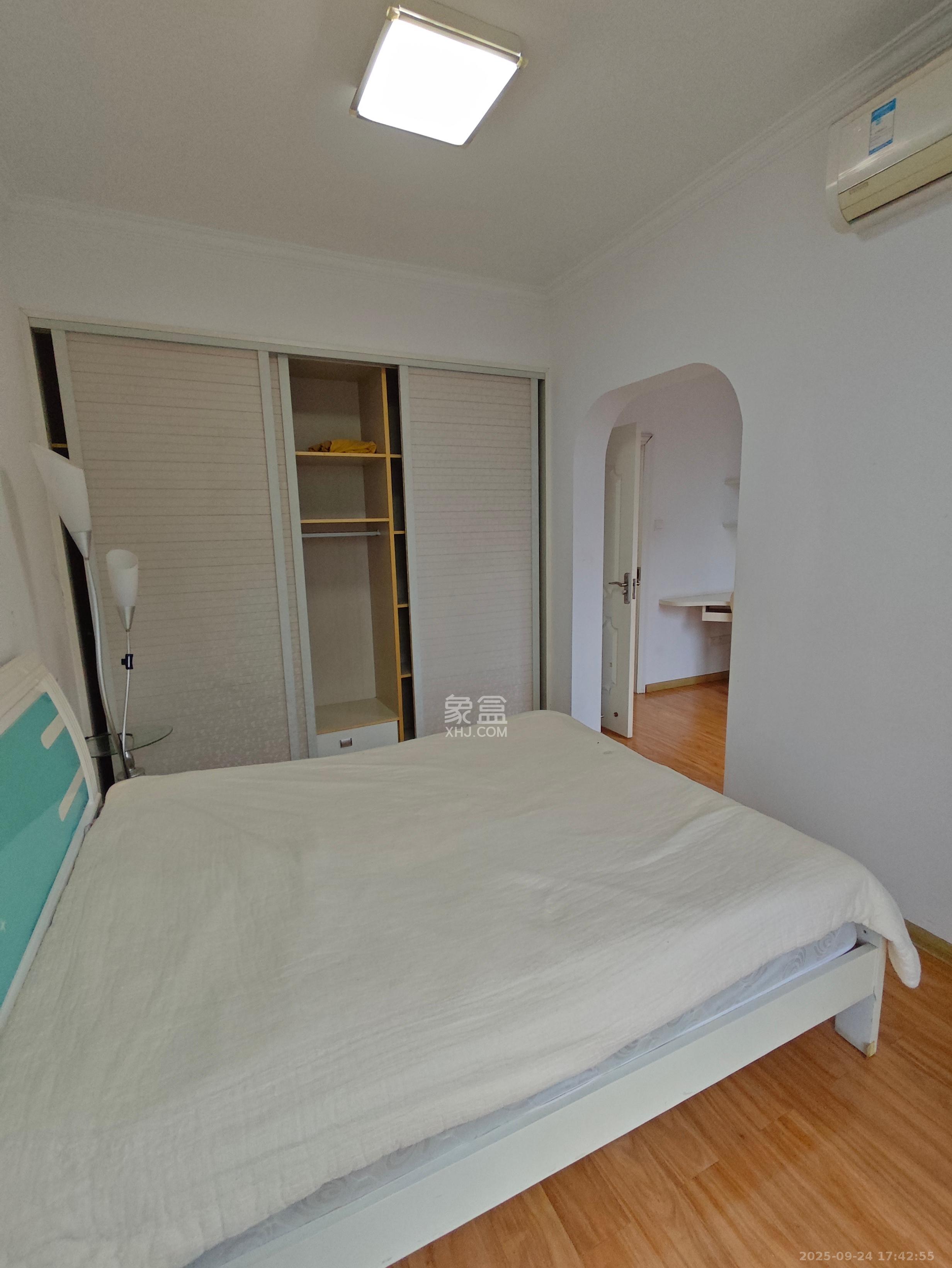 康桥长郡  4室2厅2卫    2000.0元/月室内图