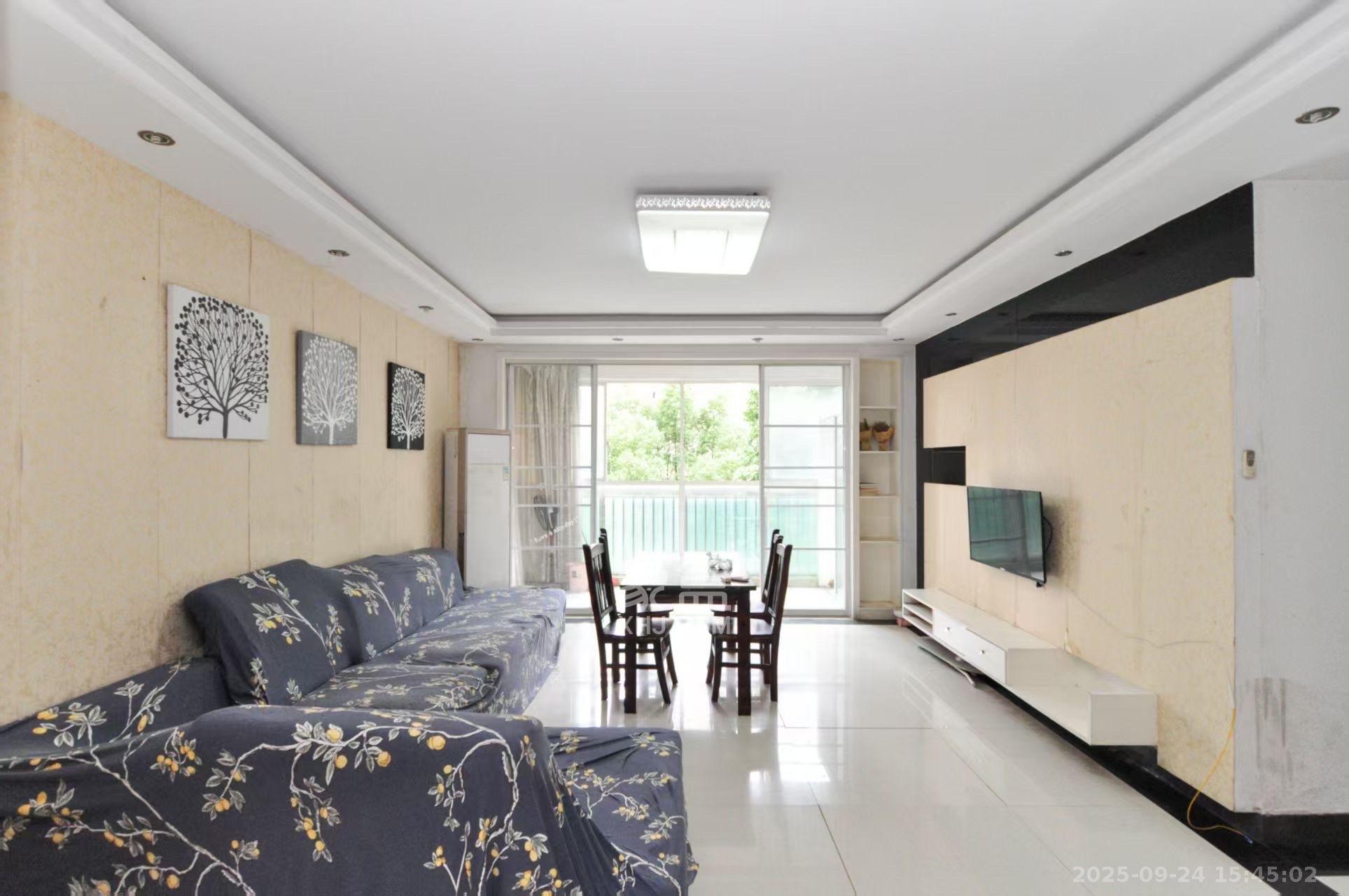 麓谷加州阳光 1室2厅2卫 2400.0元/月 麓谷加州阳光 1室2厅2卫 2400.0元/月室内图