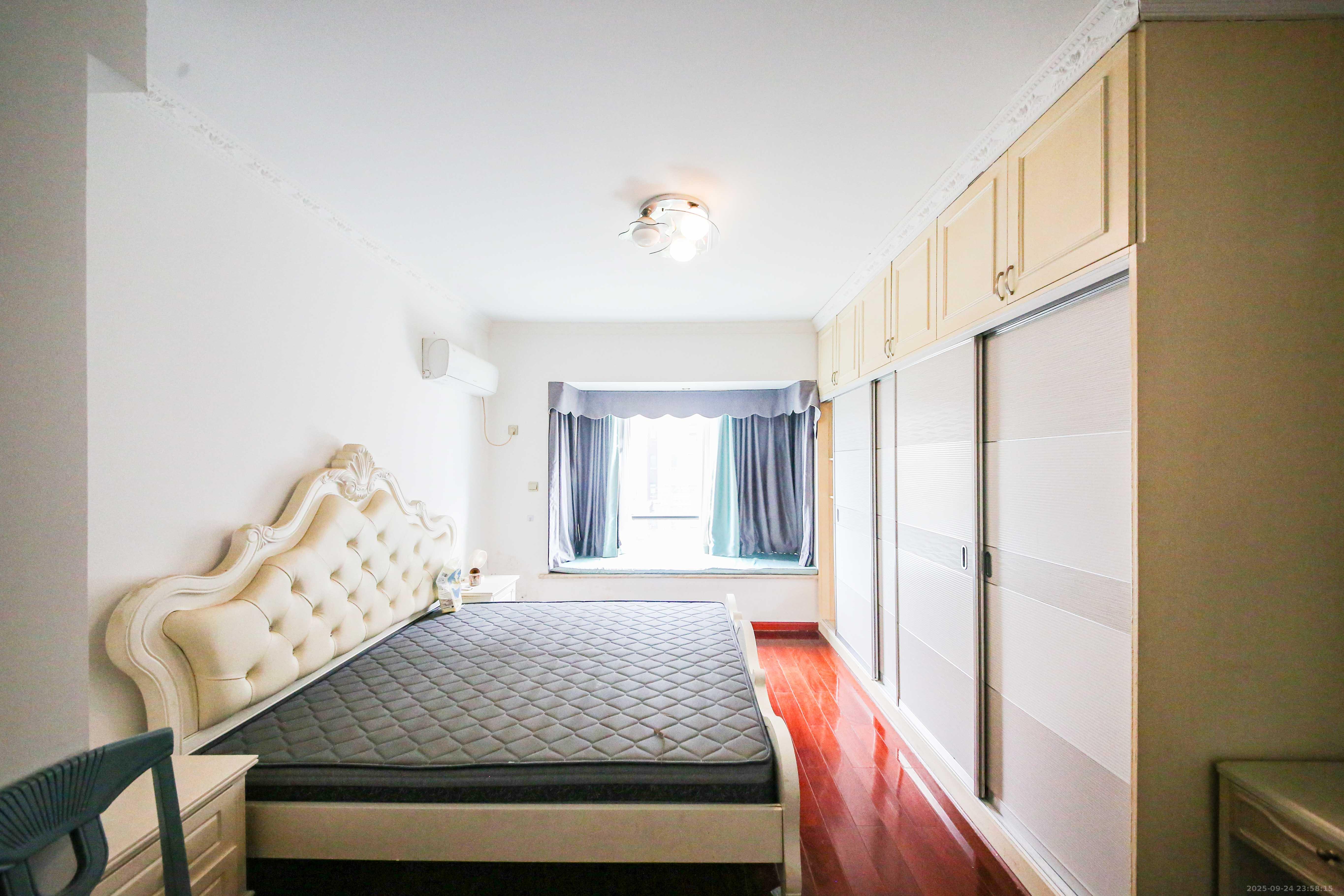 奥林匹克花园 3室2厅1卫 125.0万 奥林匹克花园 3室2厅1卫 125.0万卧室