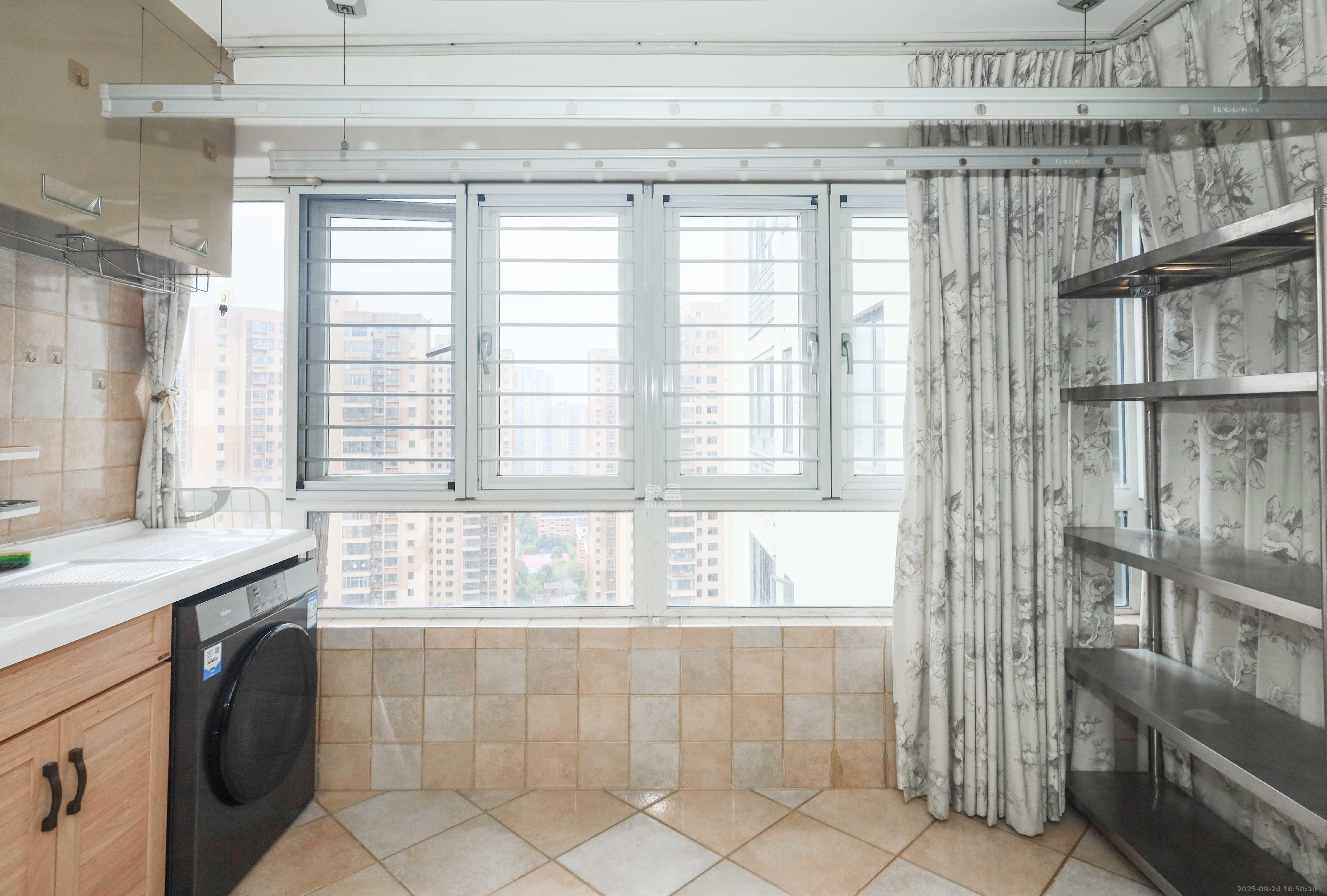 好莱城(弘德西街) 2室2厅1卫 66.0万 好莱城(弘德西街) 2室2厅1卫 66.0万阳台