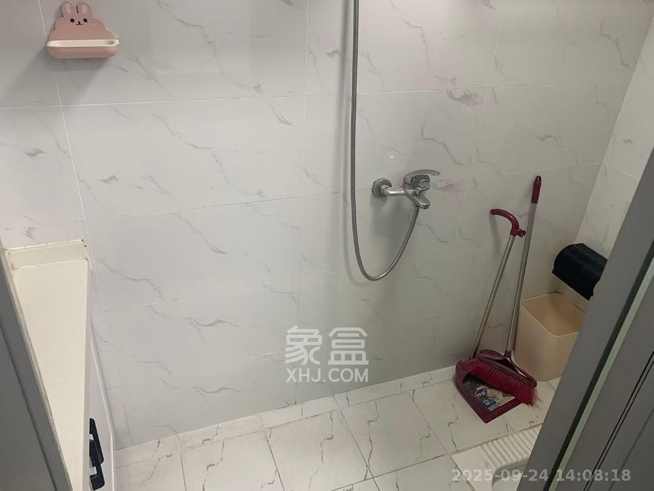 保利香槟国际  1室1厅1卫   1400.00元/月