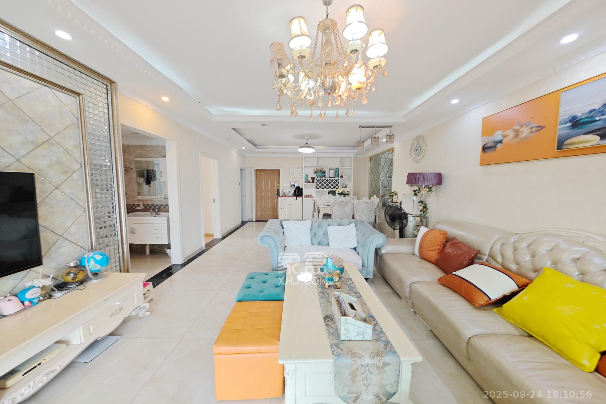 新城新世界一二三期  2室2厅1卫    83.0万客厅