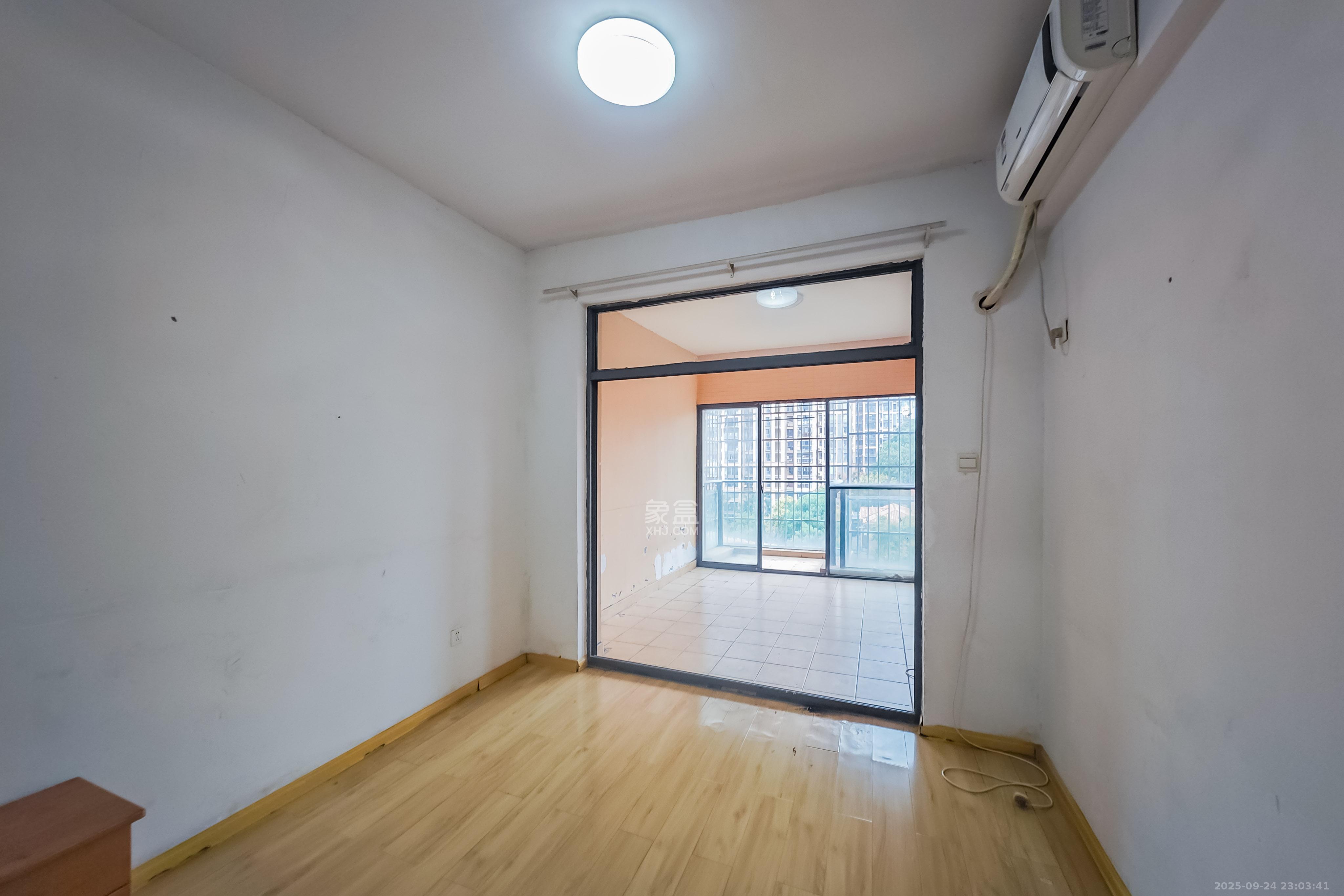 中城丽景香山园 3室2厅2卫 89.0万 中城丽景香山园 3室2厅2卫 89.0万卧室