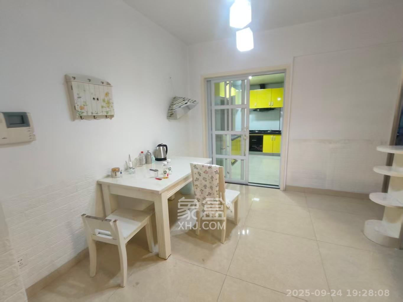 卓越蔚蓝海岸二期 2室2厅1卫 2200.0元/月 卓越蔚蓝海岸二期 2室2厅1卫 2200.0元/月室内图